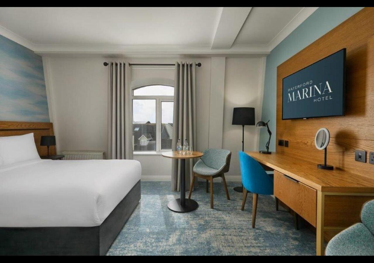 King Riverview Room - Photo 2