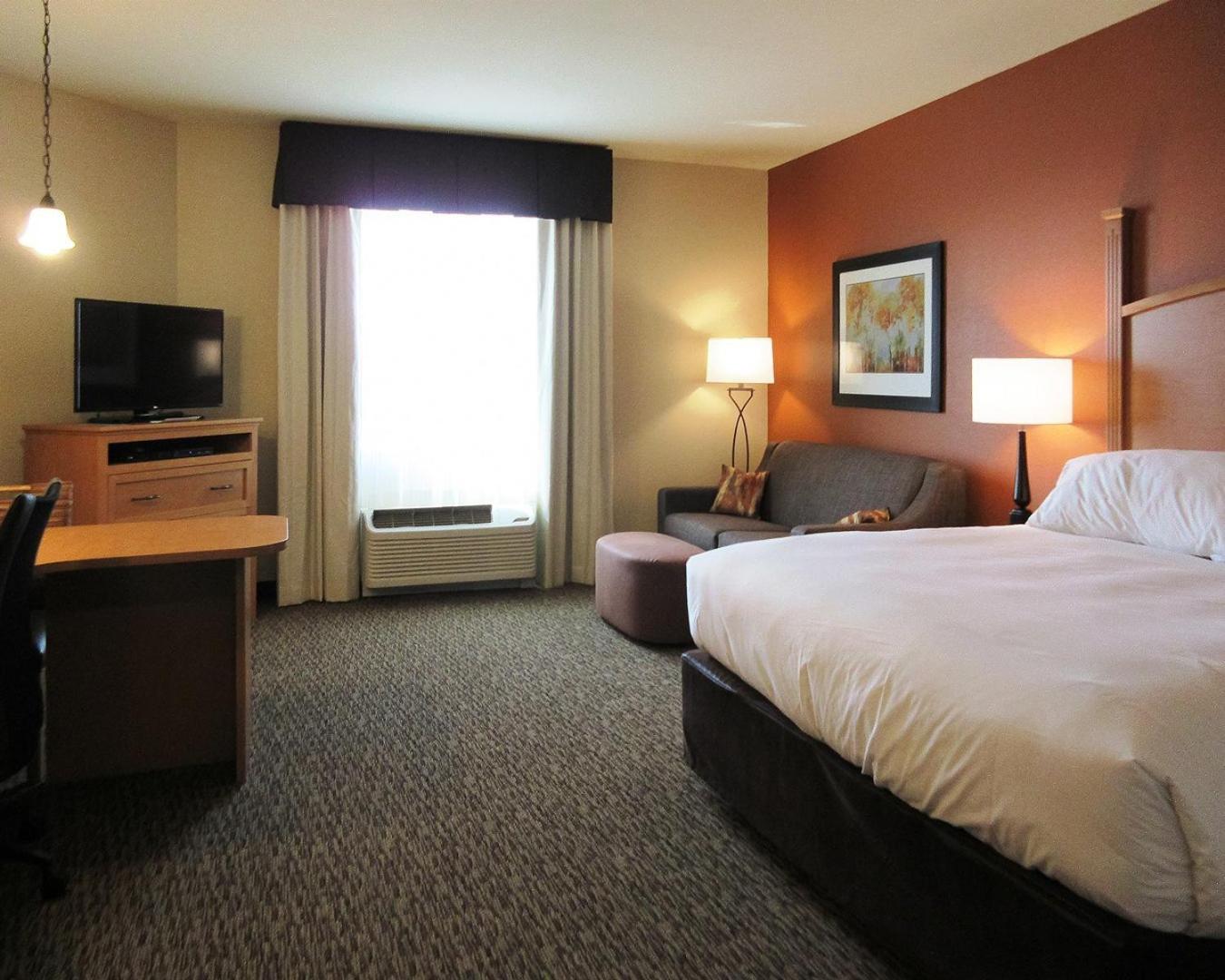 King Suite with Sofa Bed - Non-Smoking photo 1