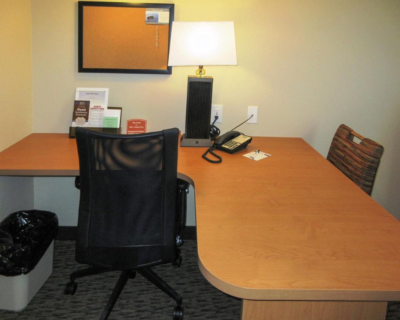 Efficiency Queen Suite with Two Queen Beds - Accessible/Non-Smoking photo 3
