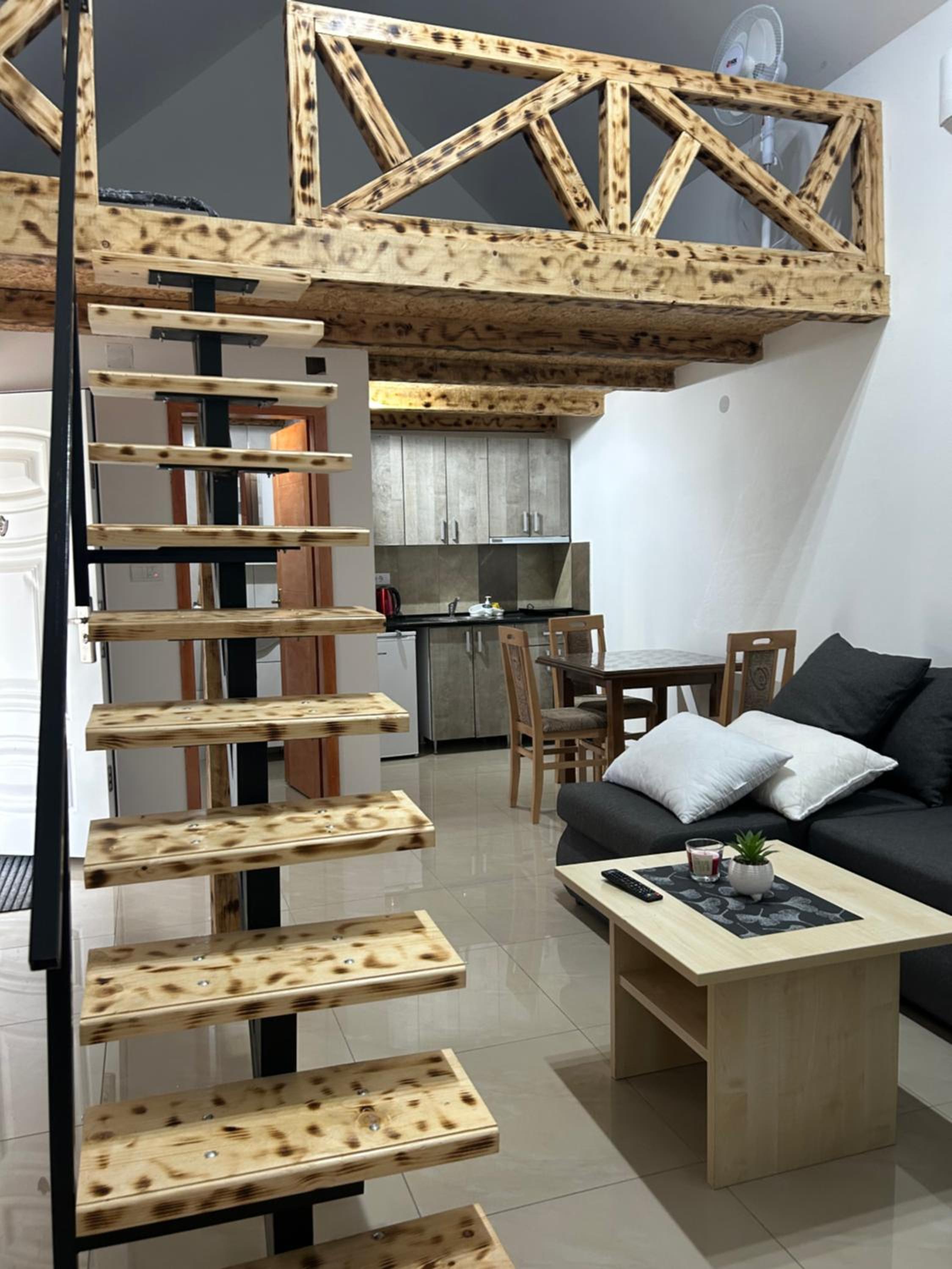 Studio - Split Level photo 1