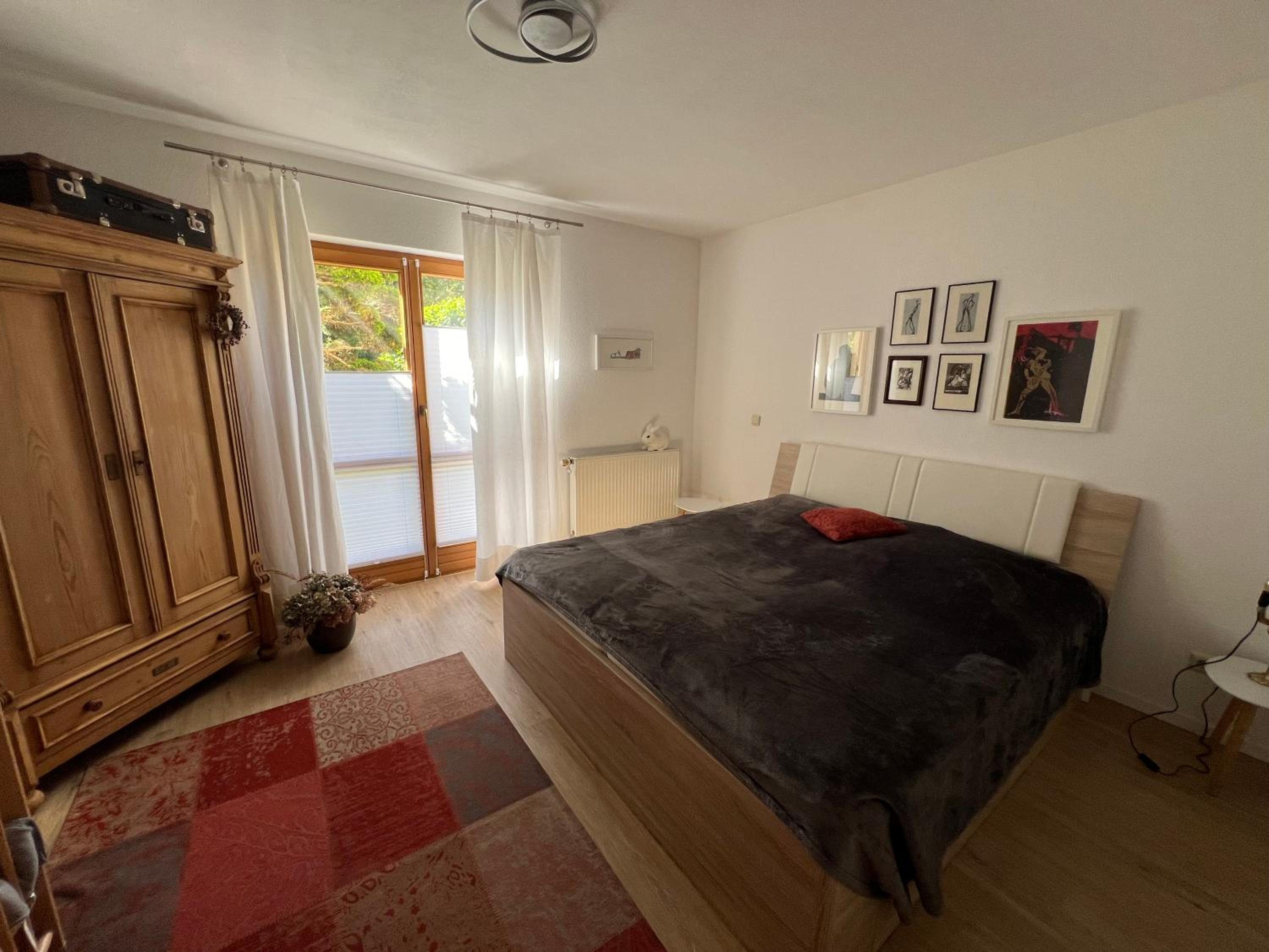 One-Bedroom Apartment photo 1