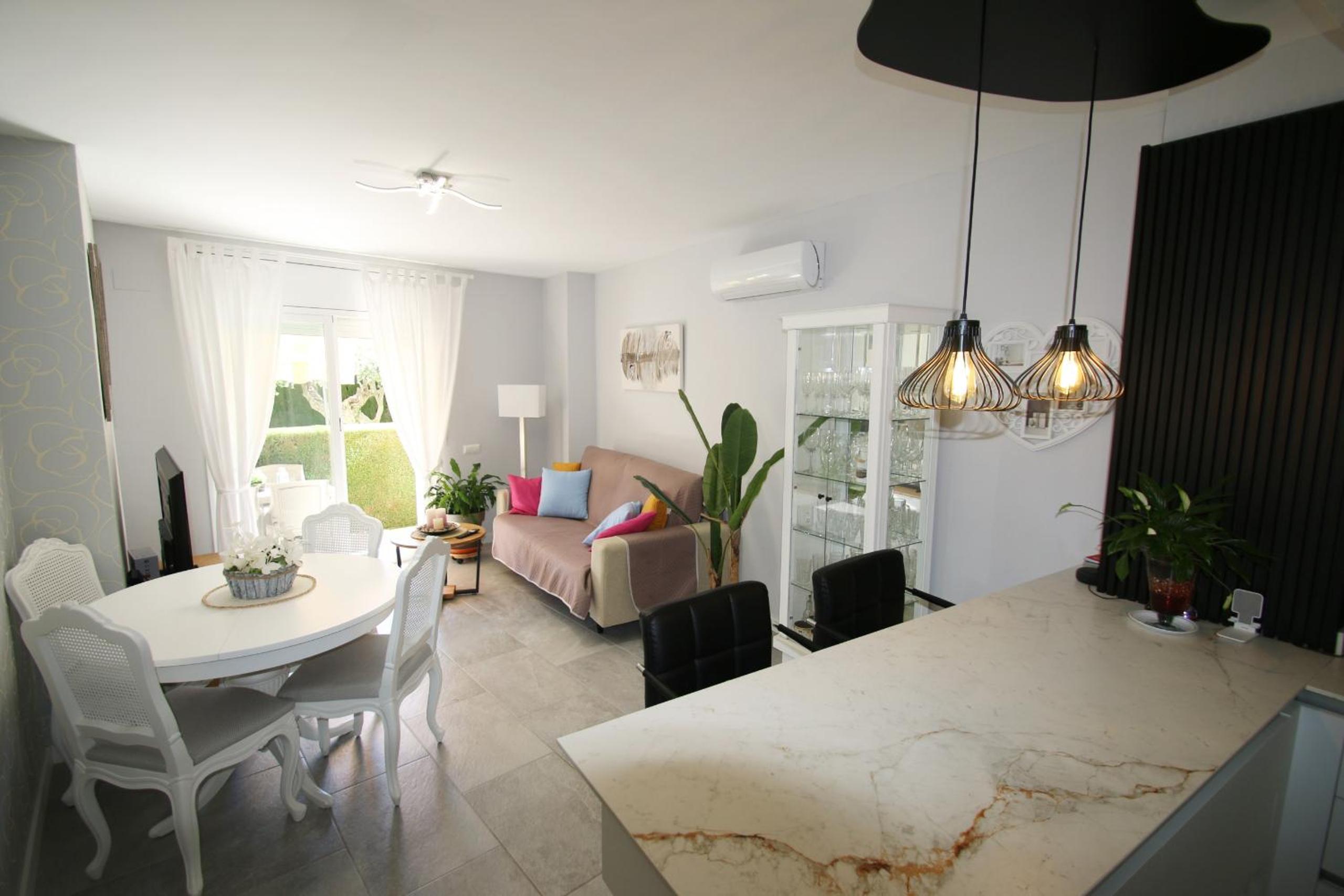 Apartamento con vista a la piscina