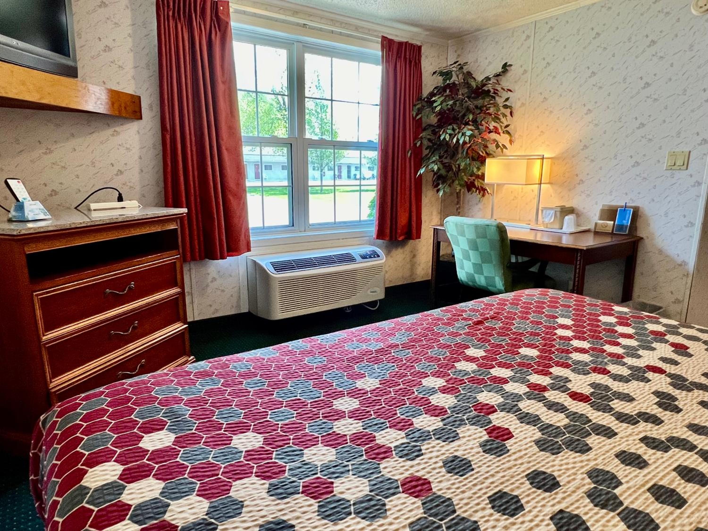 King Suite with Kitchenette - Photo 3