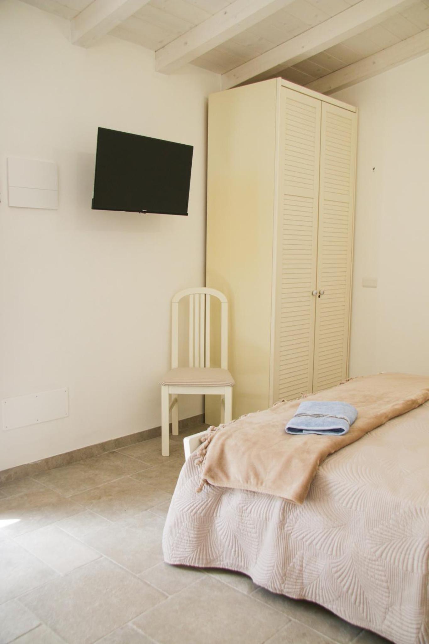 One-Bedroom House photo 1