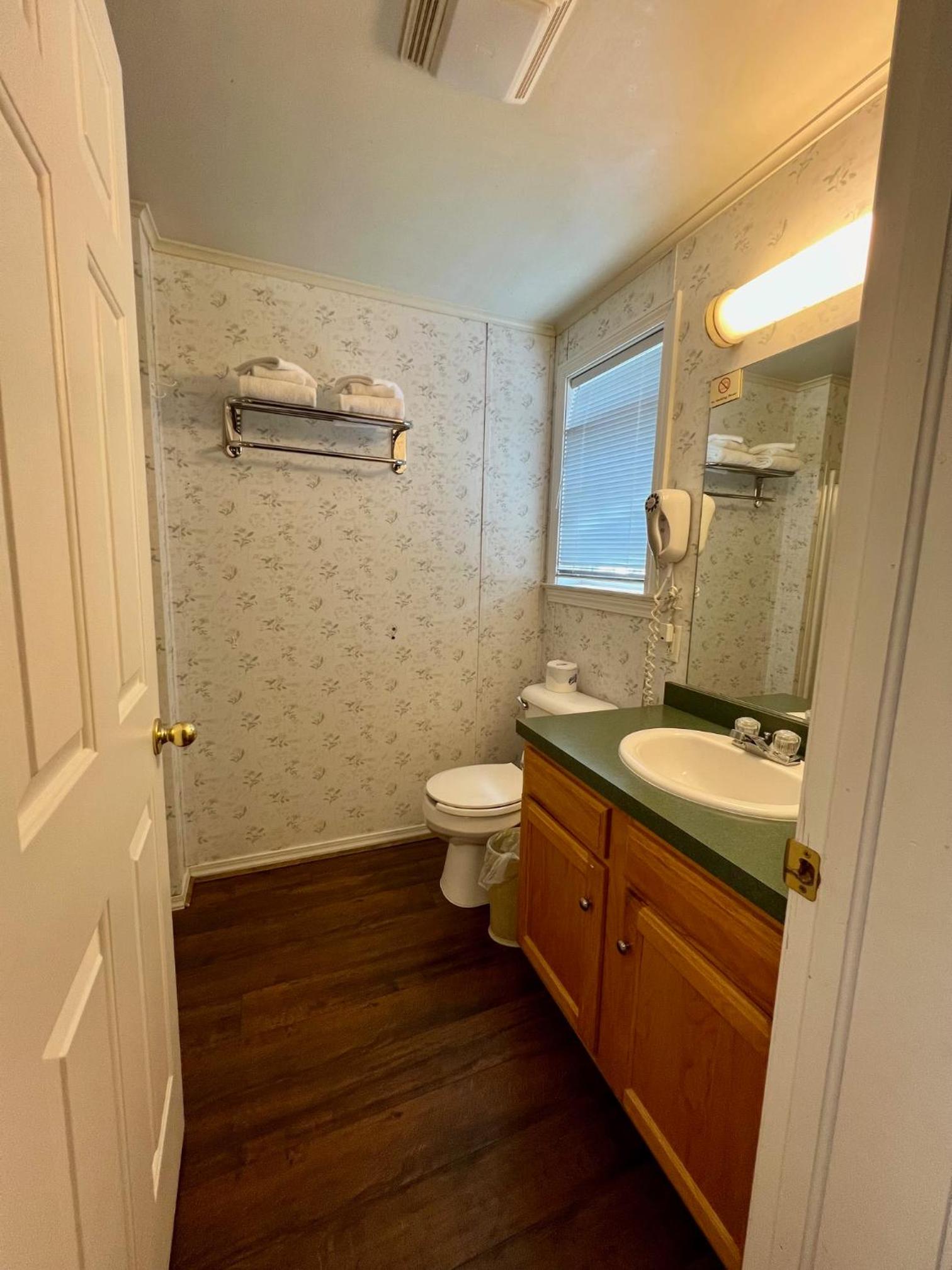 Queen Room with Two Queen Beds and Kitchenette - Photo 4