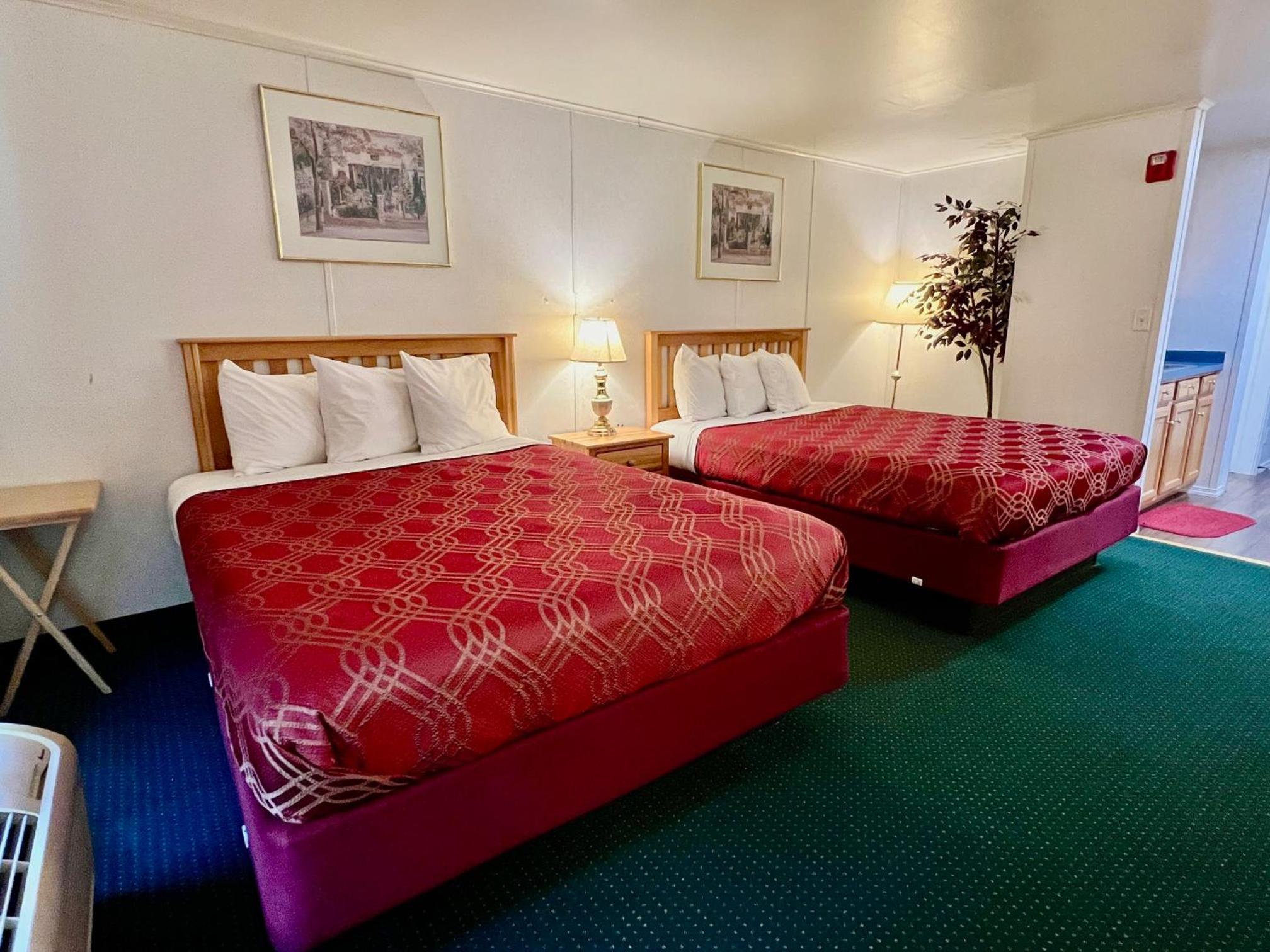 Queen Room with Two Queen Beds and Kitchenette - Photo 9