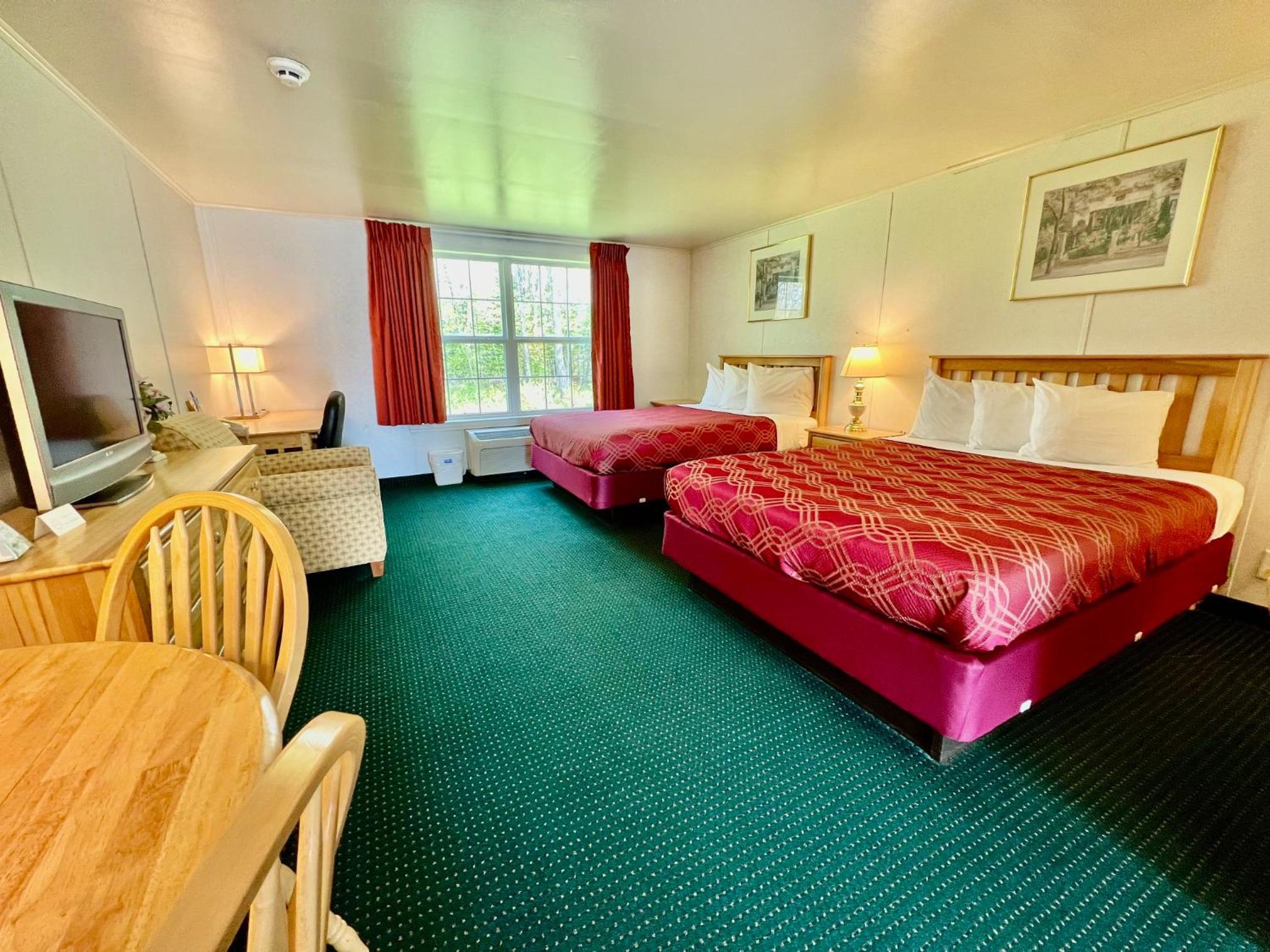 Queen Room with Two Queen Beds and Kitchenette - Photo 7
