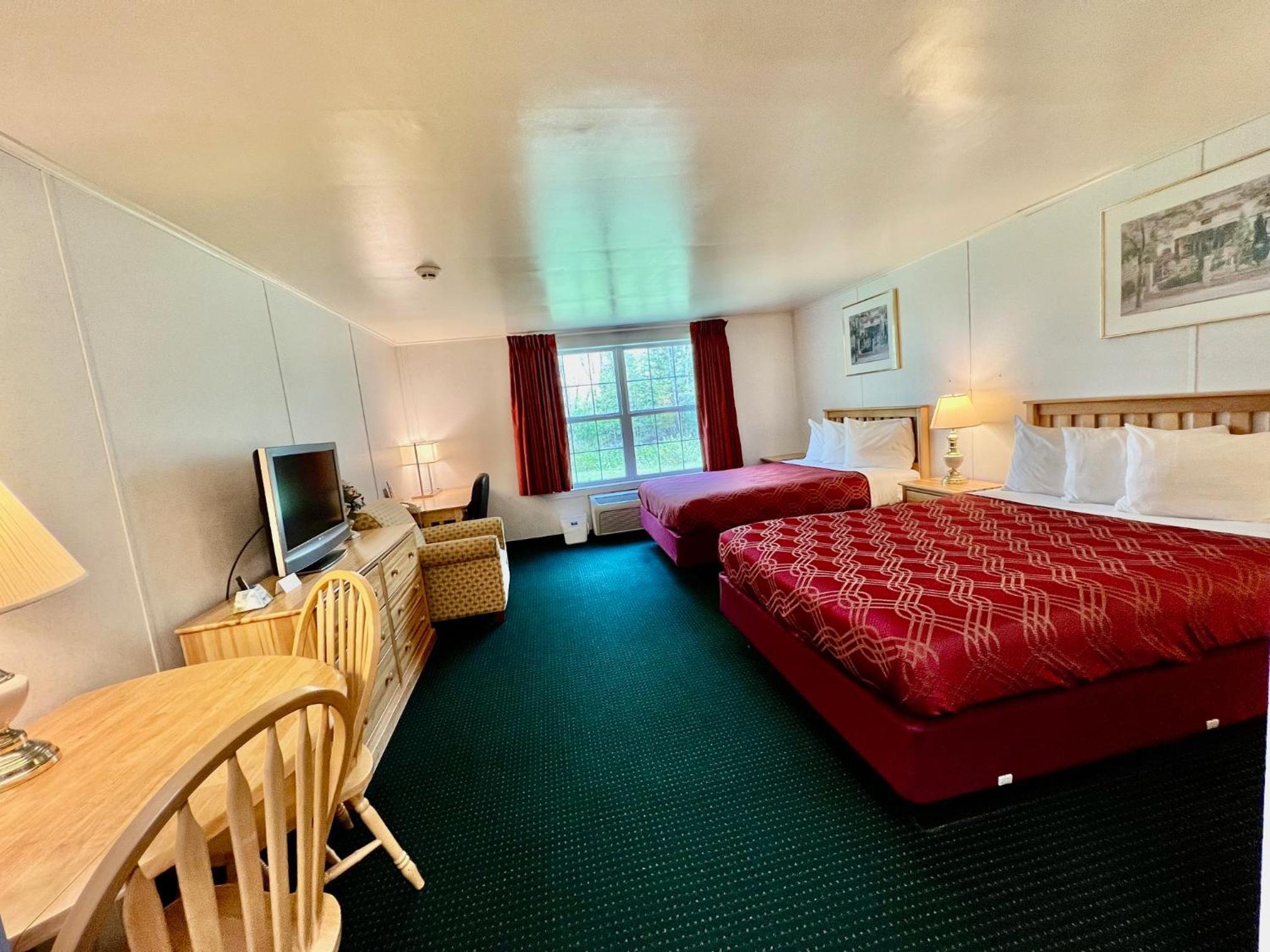 Queen Room with Two Queen Beds and Kitchenette - Photo 3