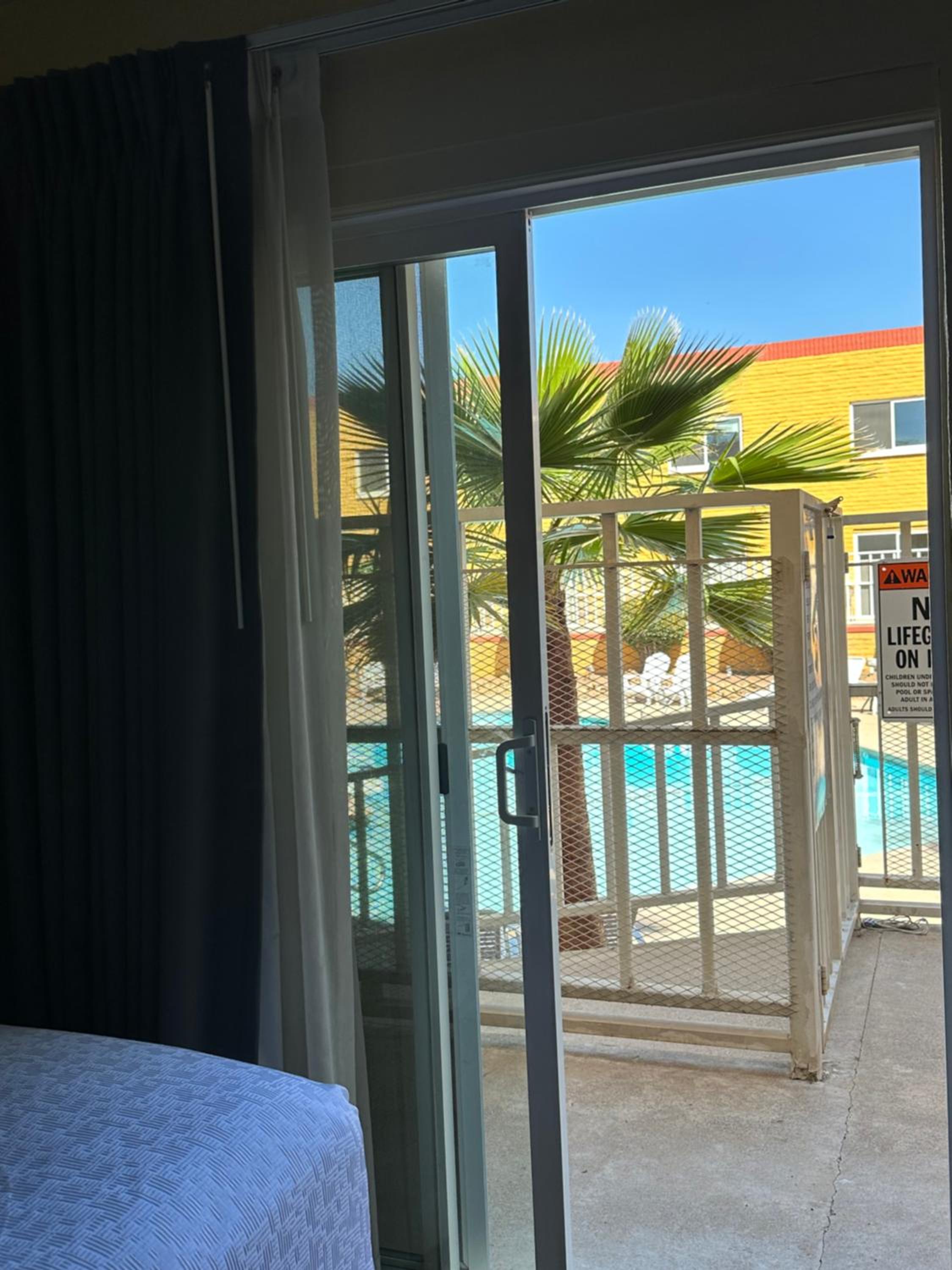 Double Room with Pool View photo 2