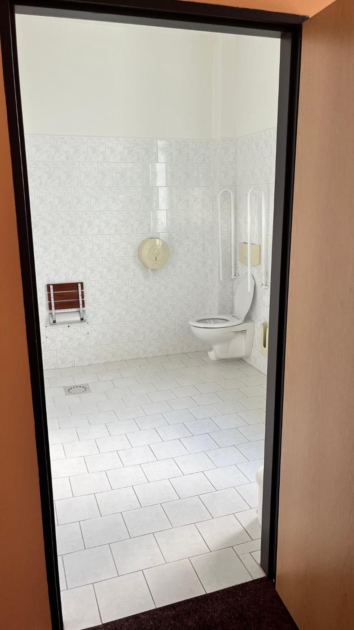 Twin Room - Disability Access photo 3