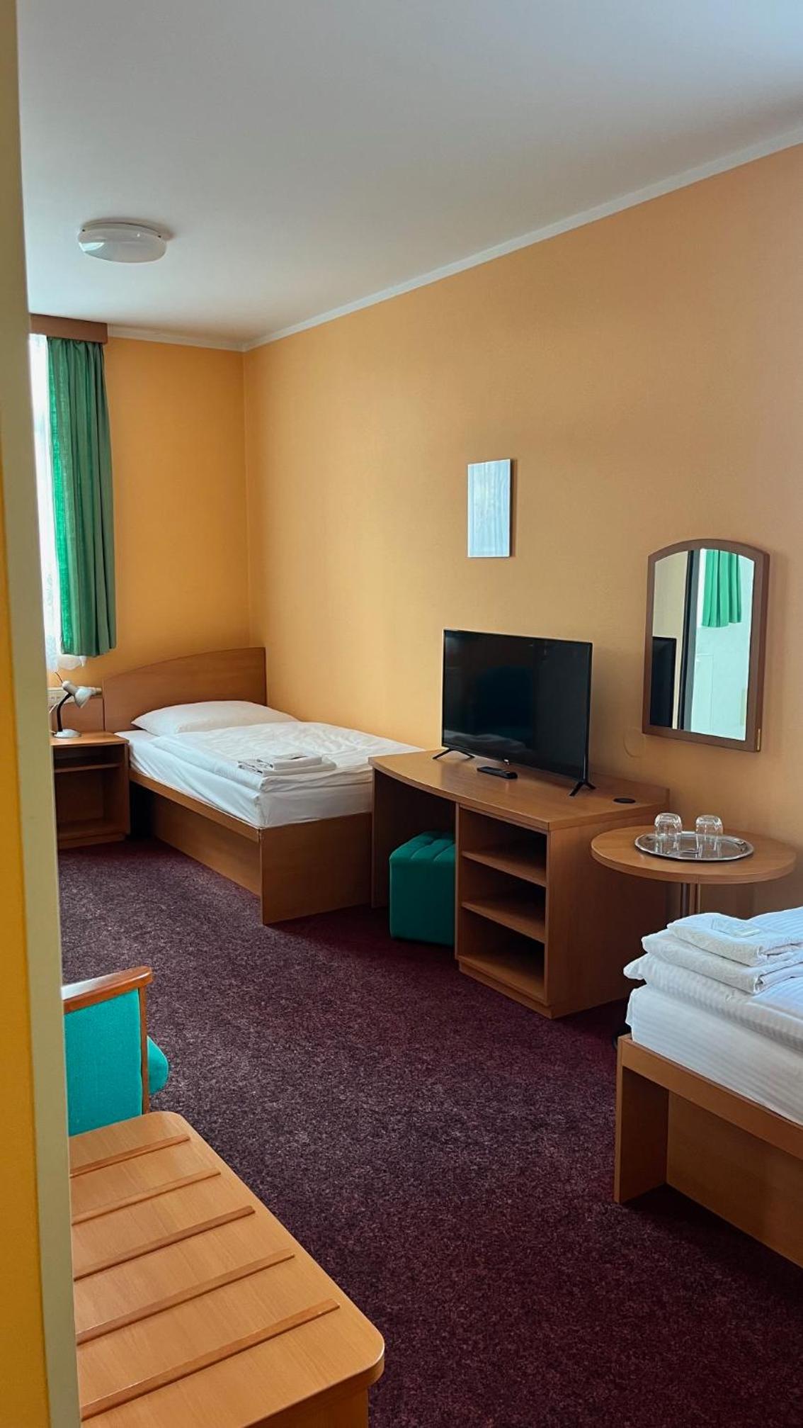 Twin Room - Disability Access photo 1