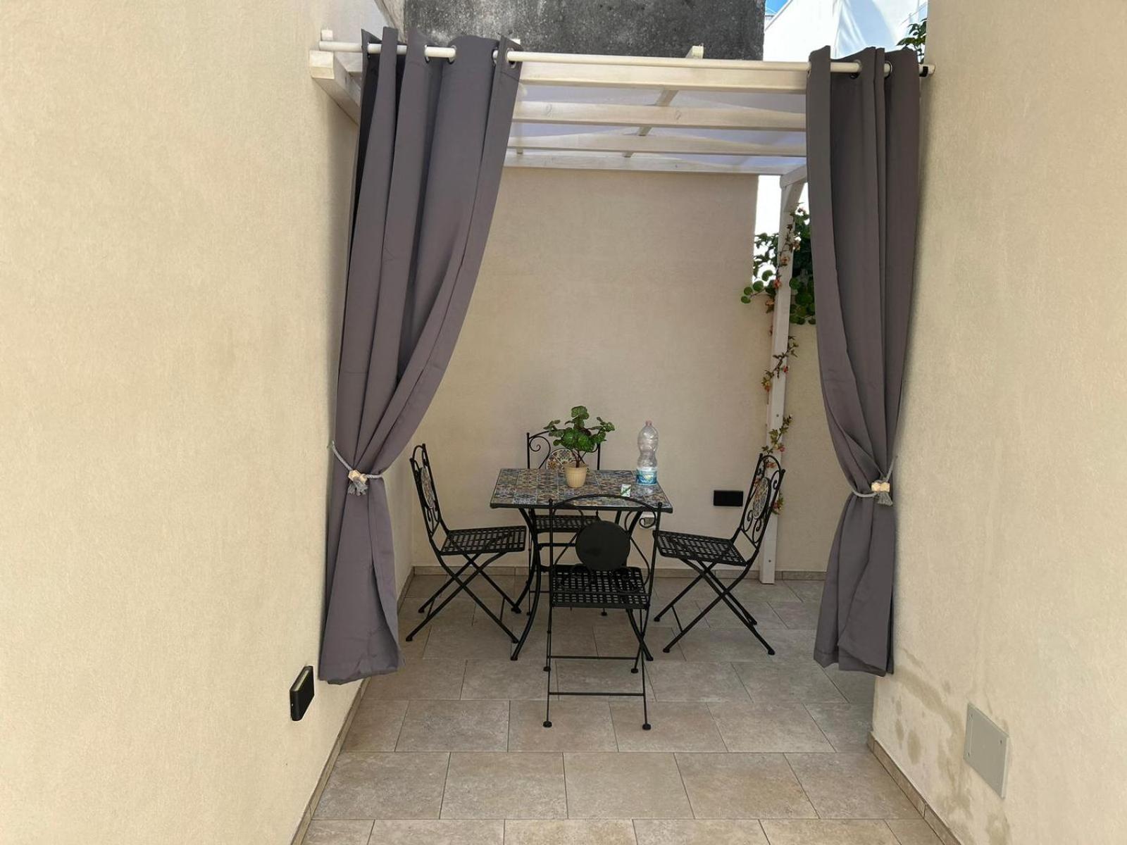 Deluxe Double or Twin Room with Balcony photo 2