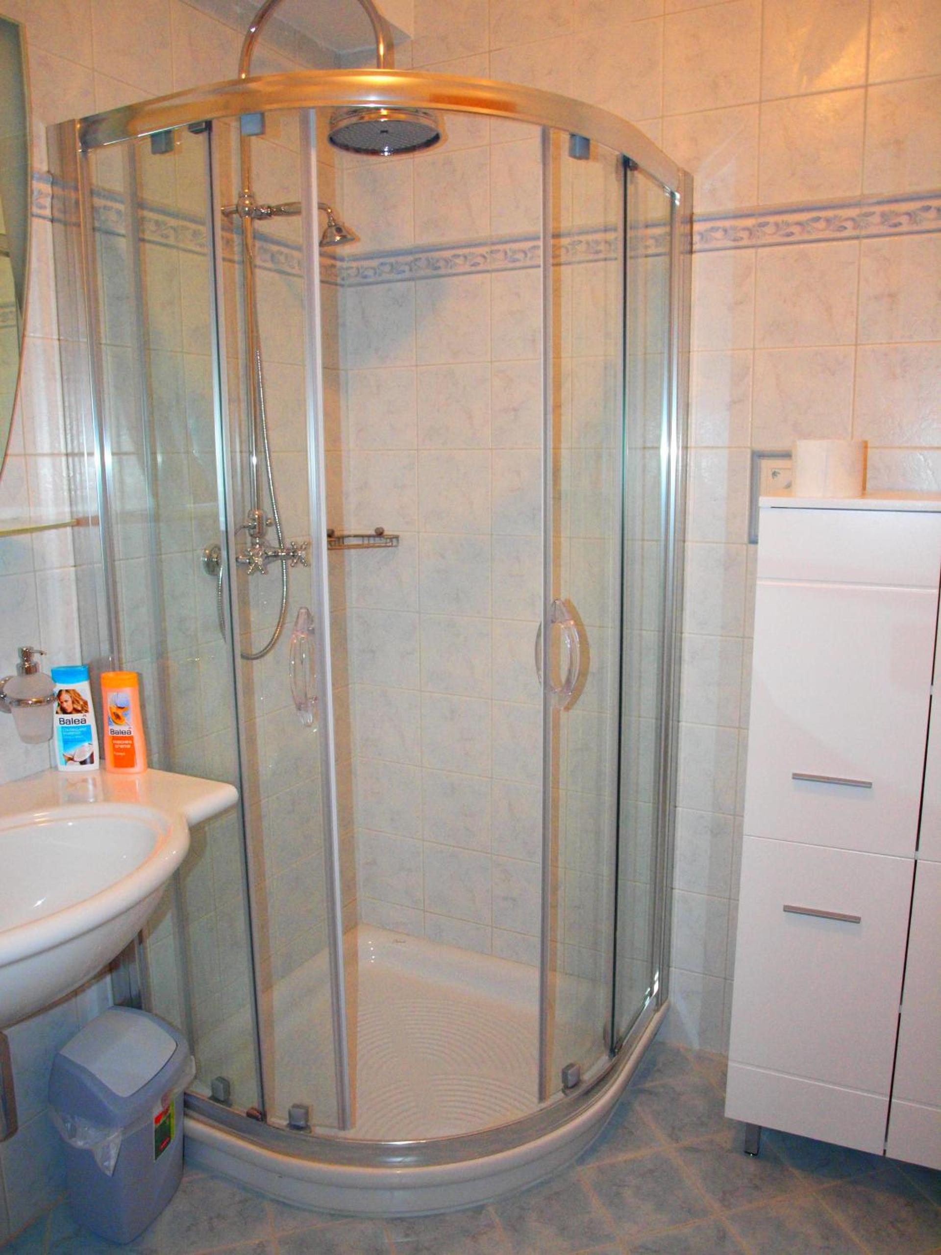 One-Bedroom Apartment (2 - 6 Adults) photo 2