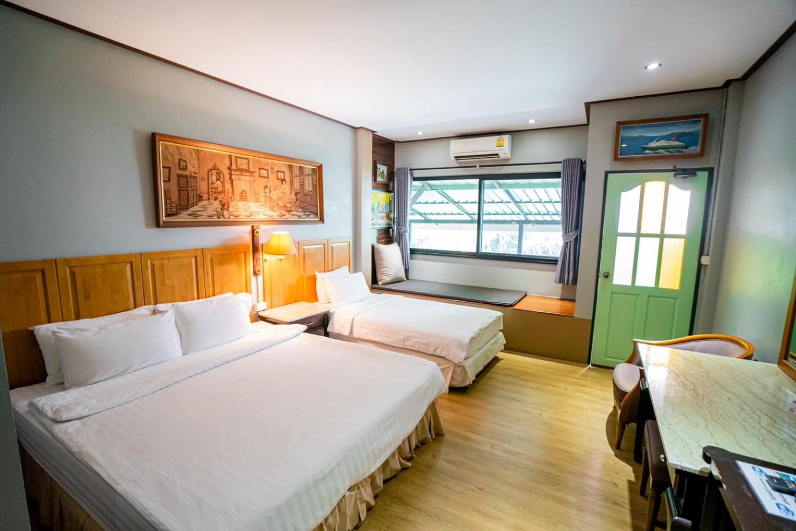 Triple Room with Bathroom - Photo 2