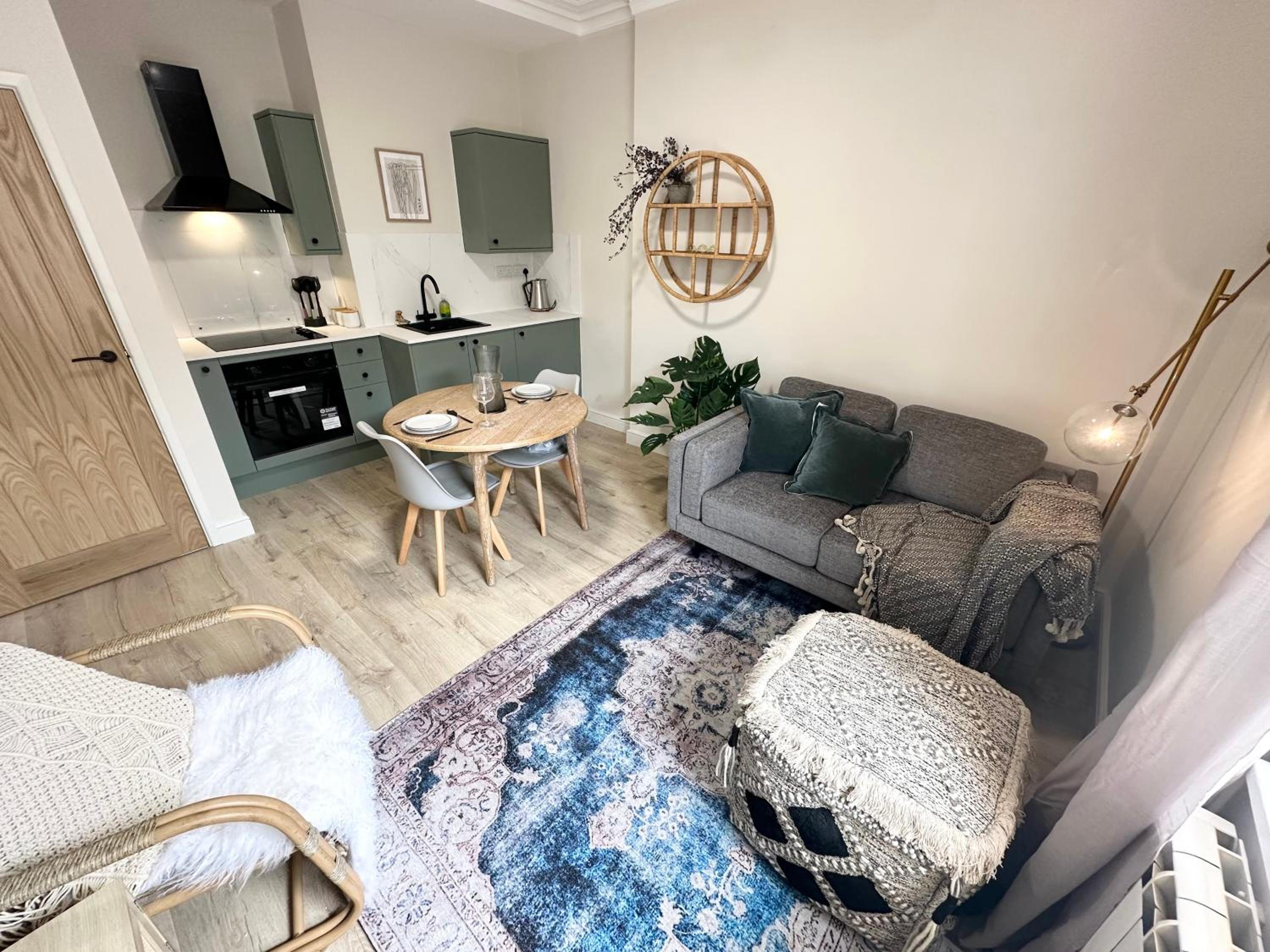 One-Bedroom Apartment photo 2