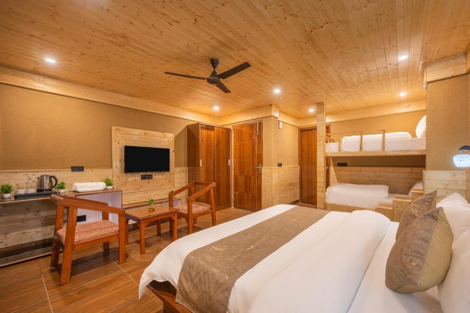 Family Suite With Balcony photo 1