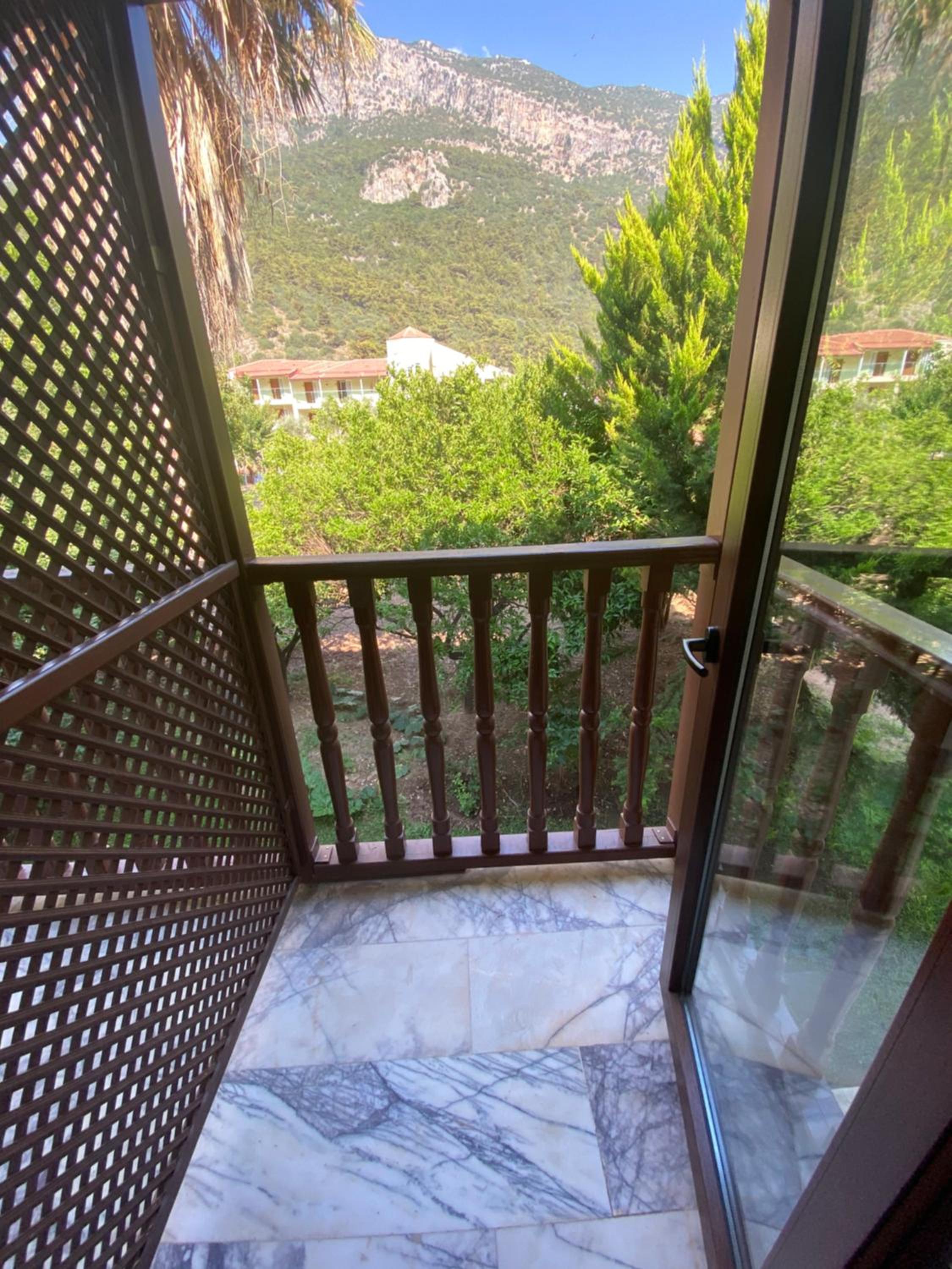 Double Room with Balcony - Photo 12