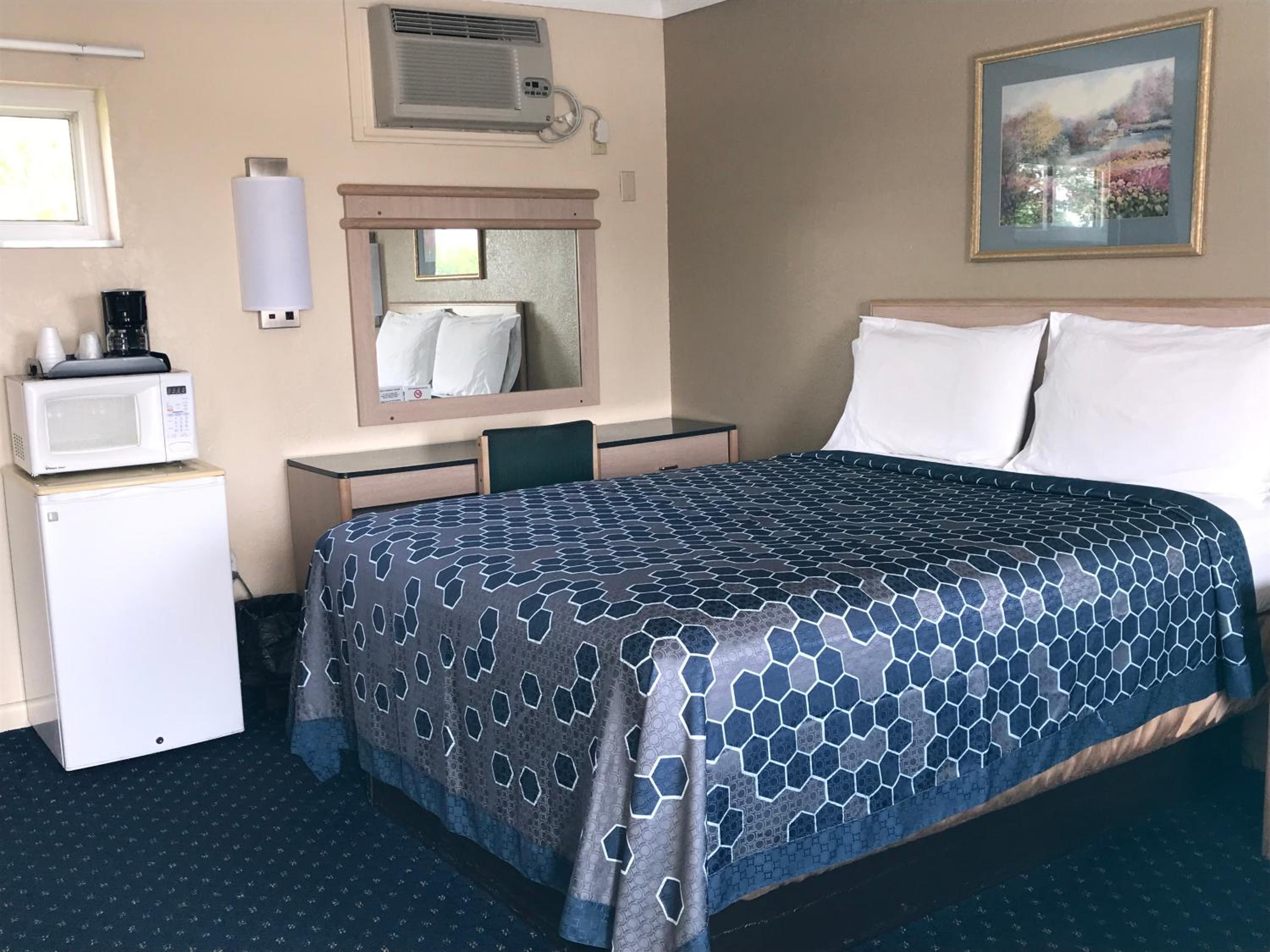 Queen Room photo 1