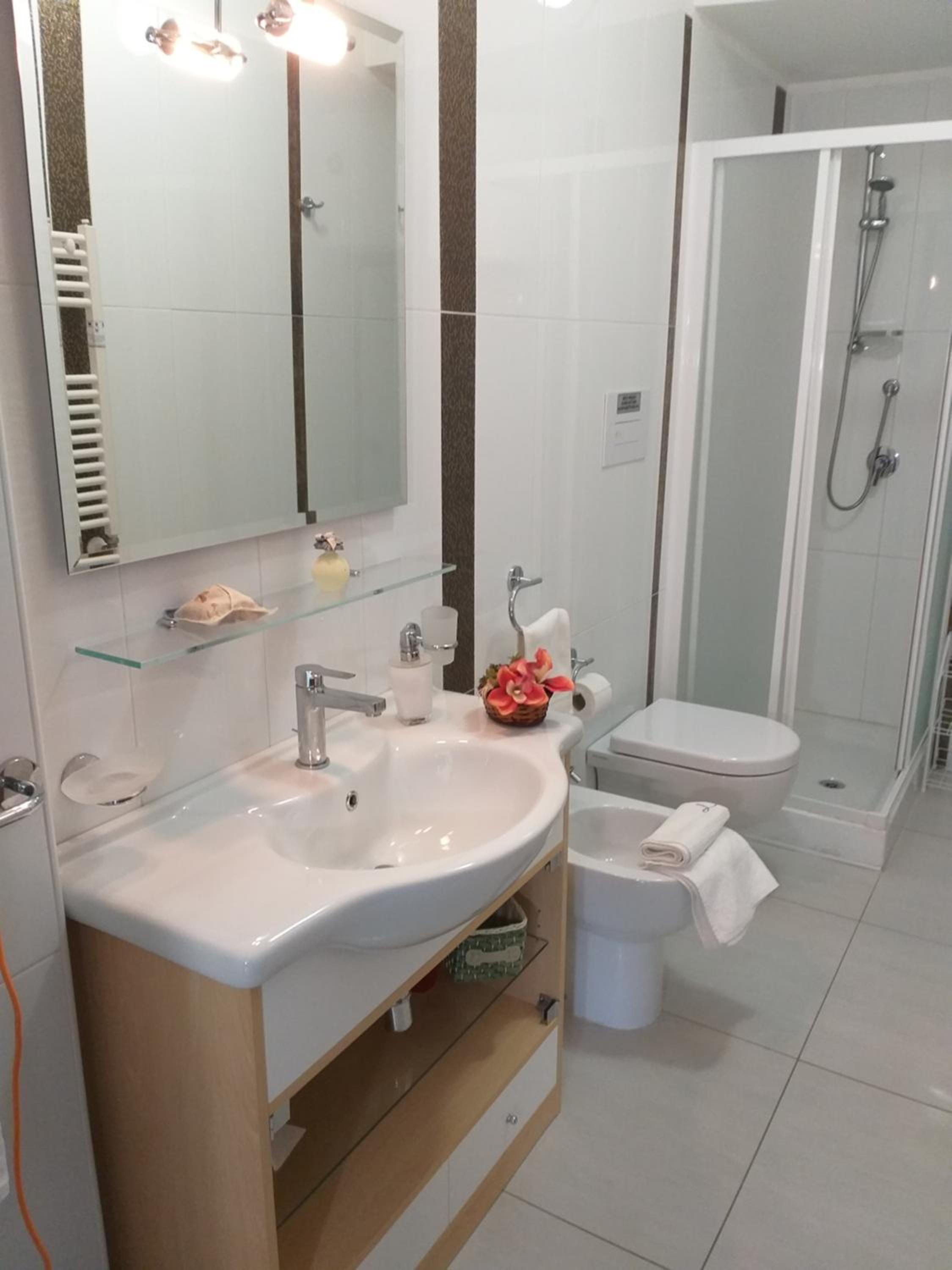 One-Bedroom House - Photo 11