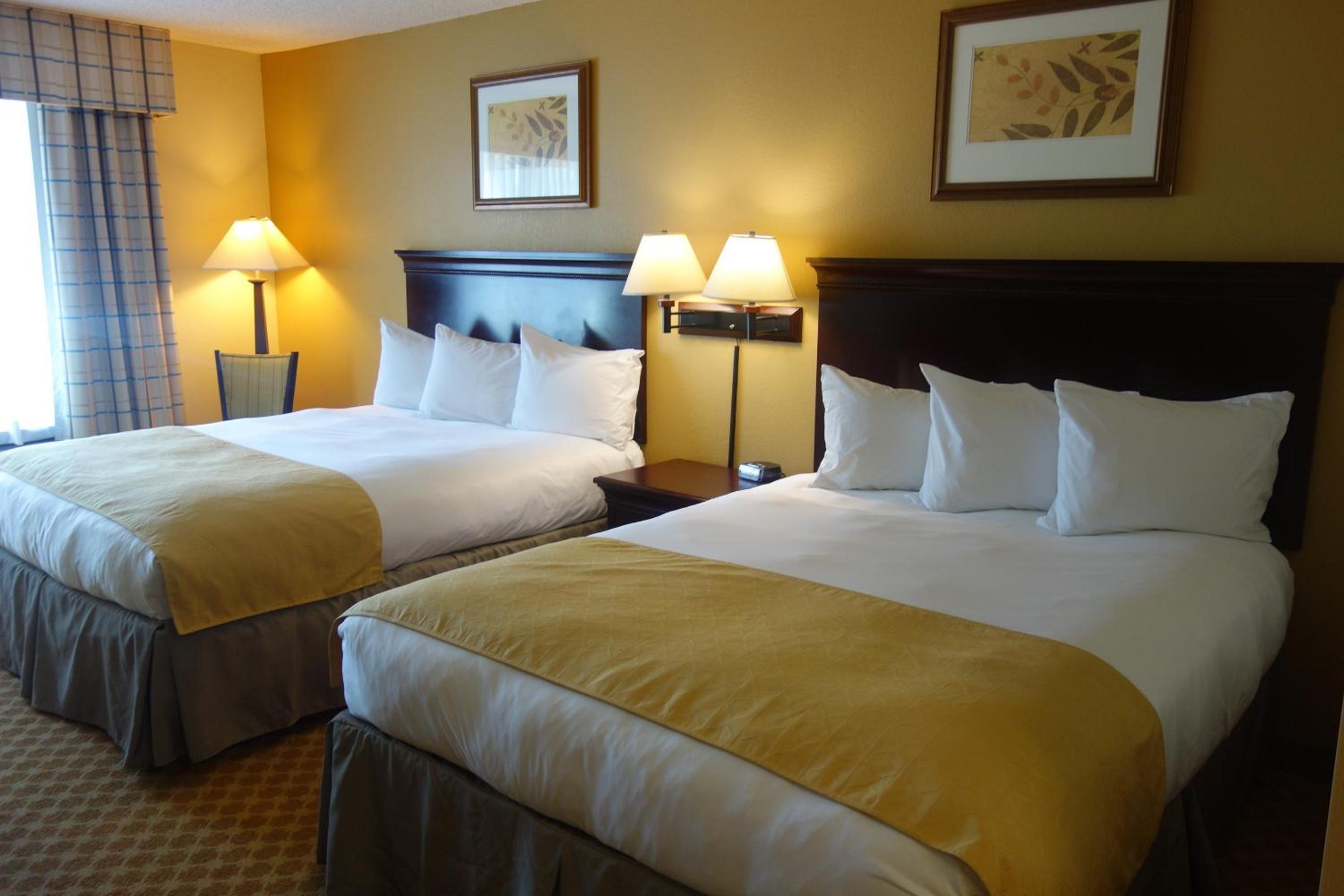 Queen Room with Two Queen Beds - Non-Smoking photo 1