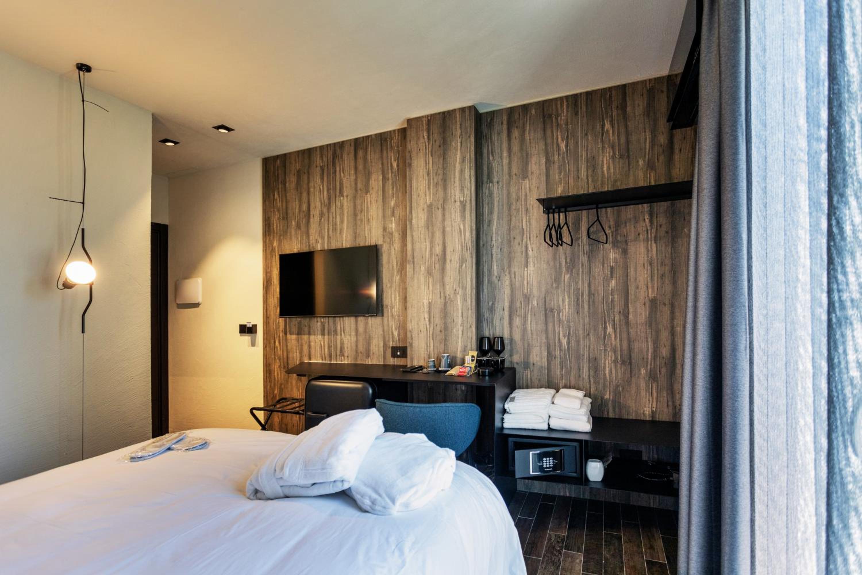 Double Room with Private Bathroom photo 2
