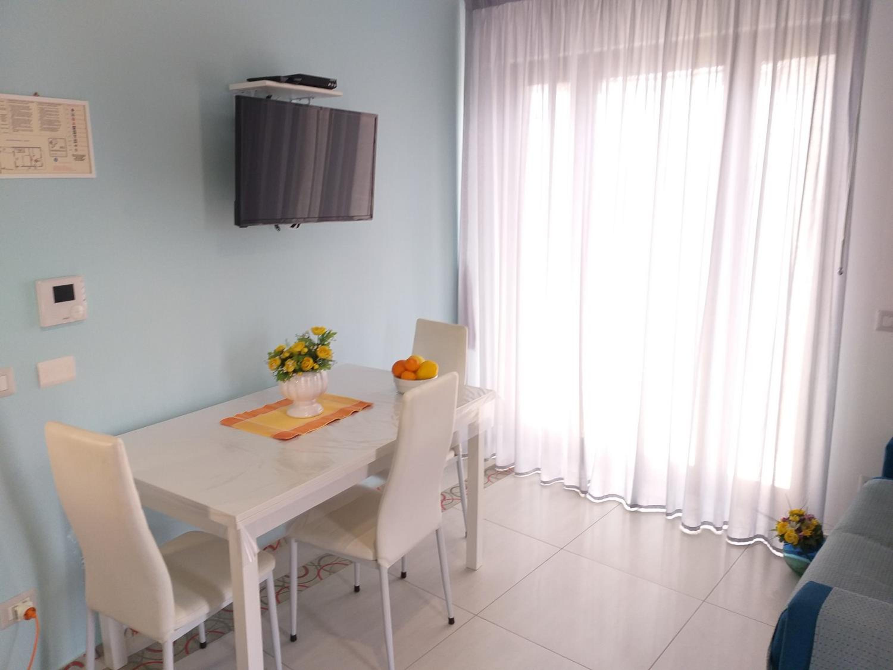 One-Bedroom House - Photo 7