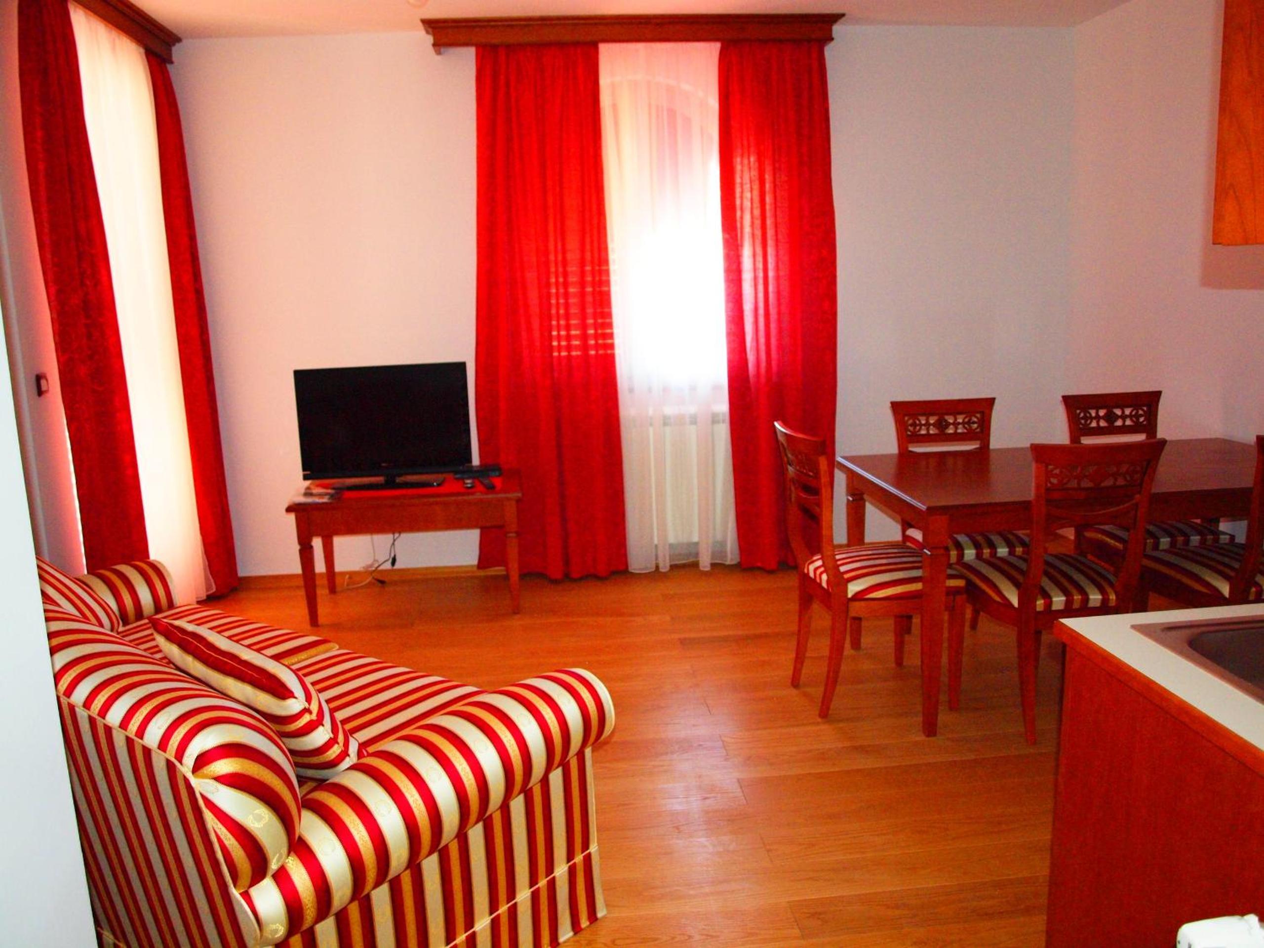 One-Bedroom Apartment with Balcony photo 1
