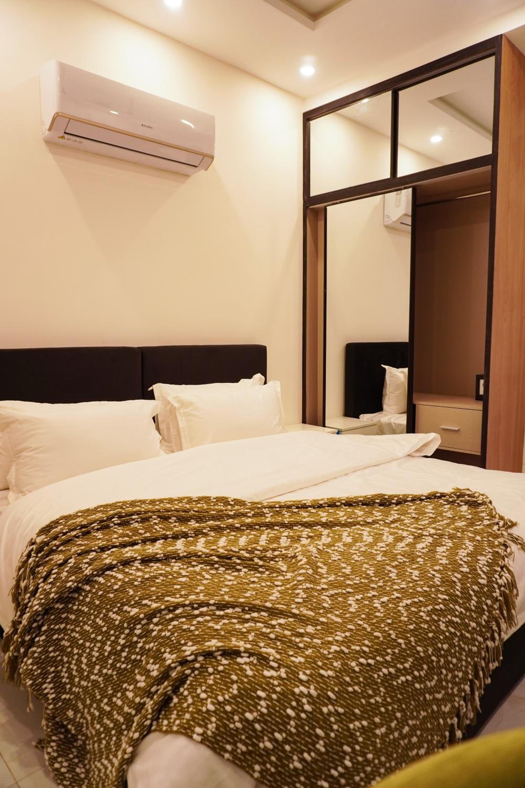 Studio Apartment photo 1