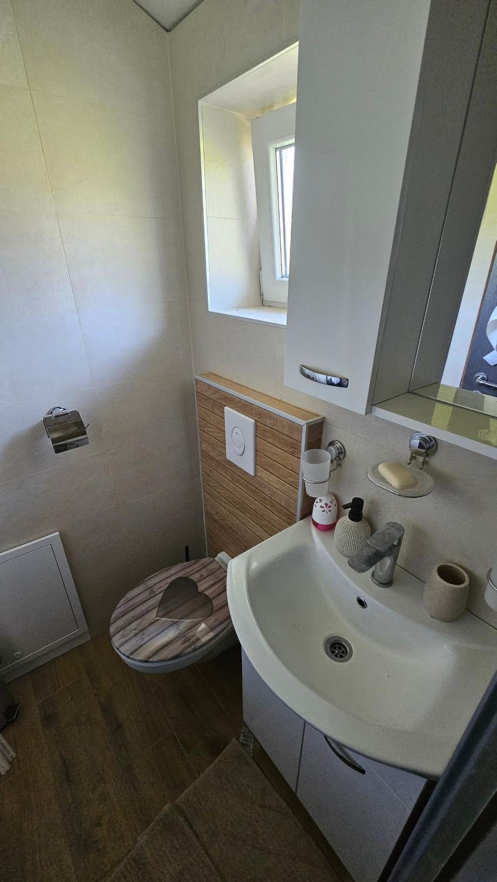 One-Bedroom Apartment photo 2