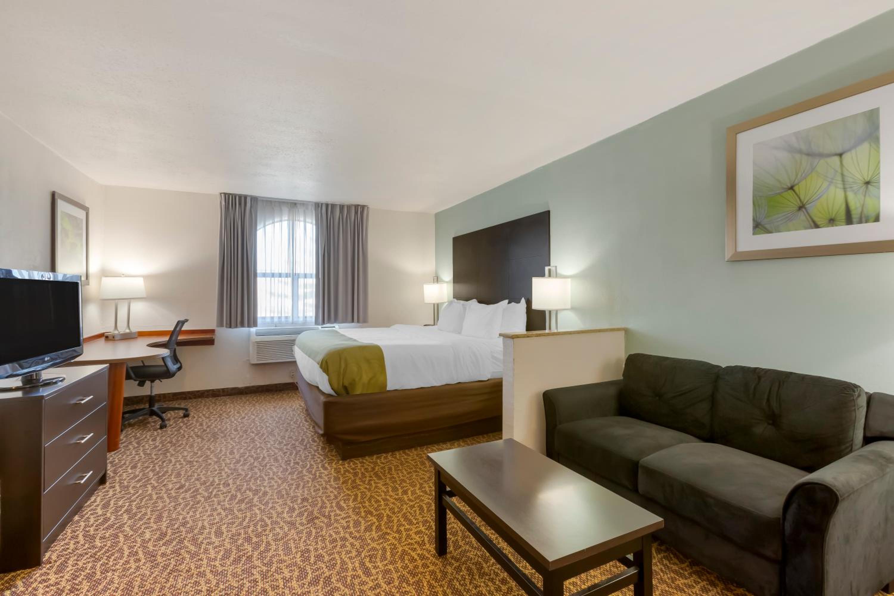 King Suite with Whirlpool - Smoking photo 1