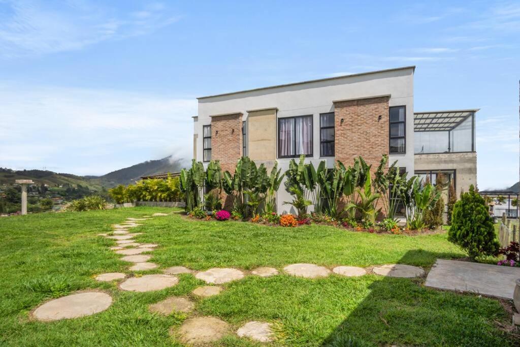 Villa photo 3