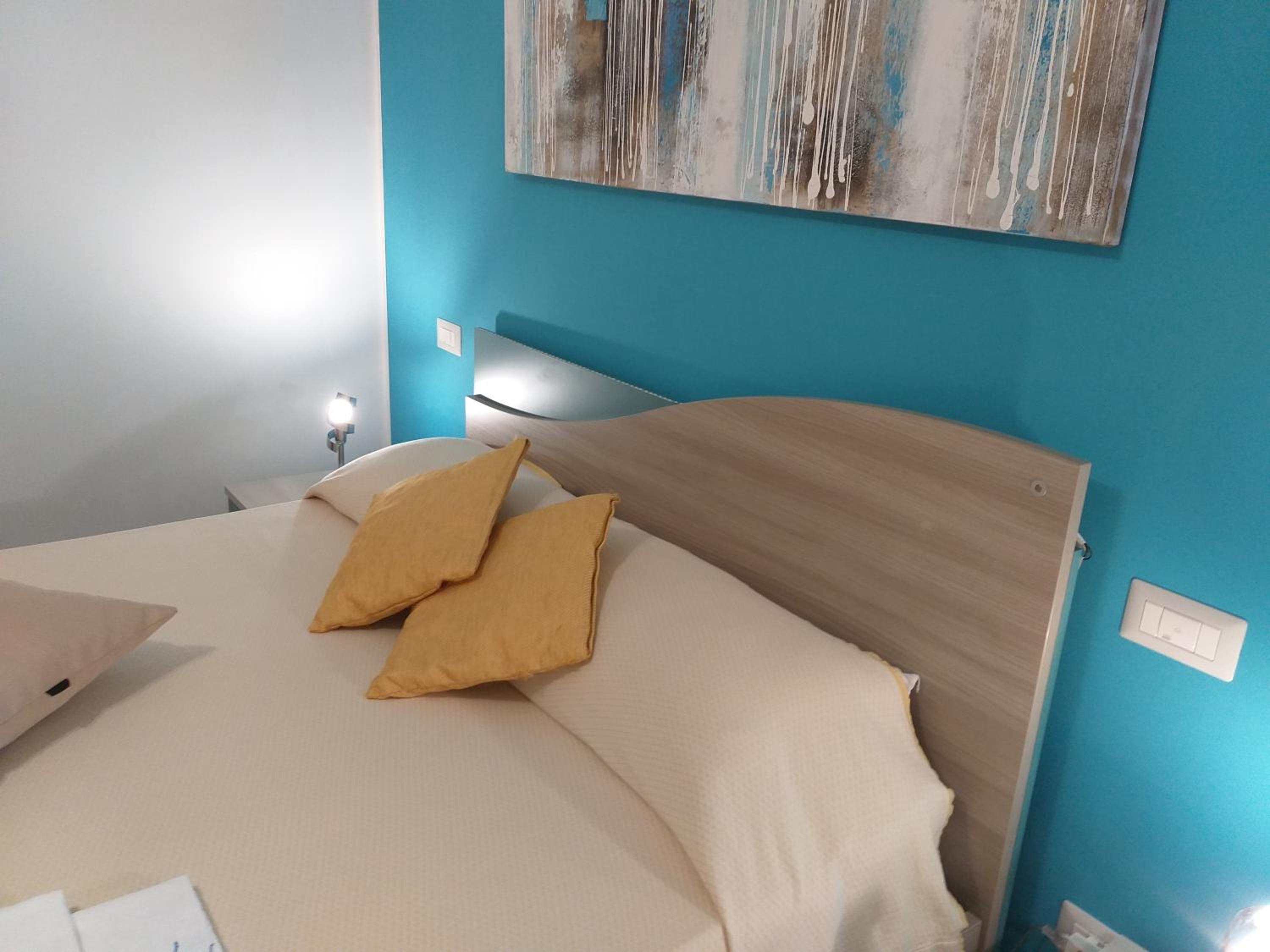 Two-Bedroom House - Photo 17