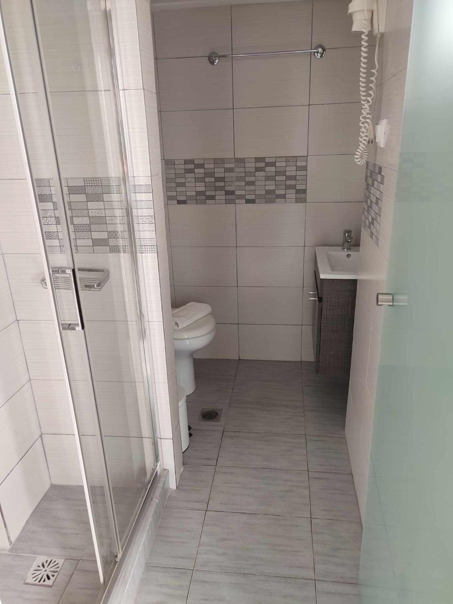 Large Double or Twin Room photo 3