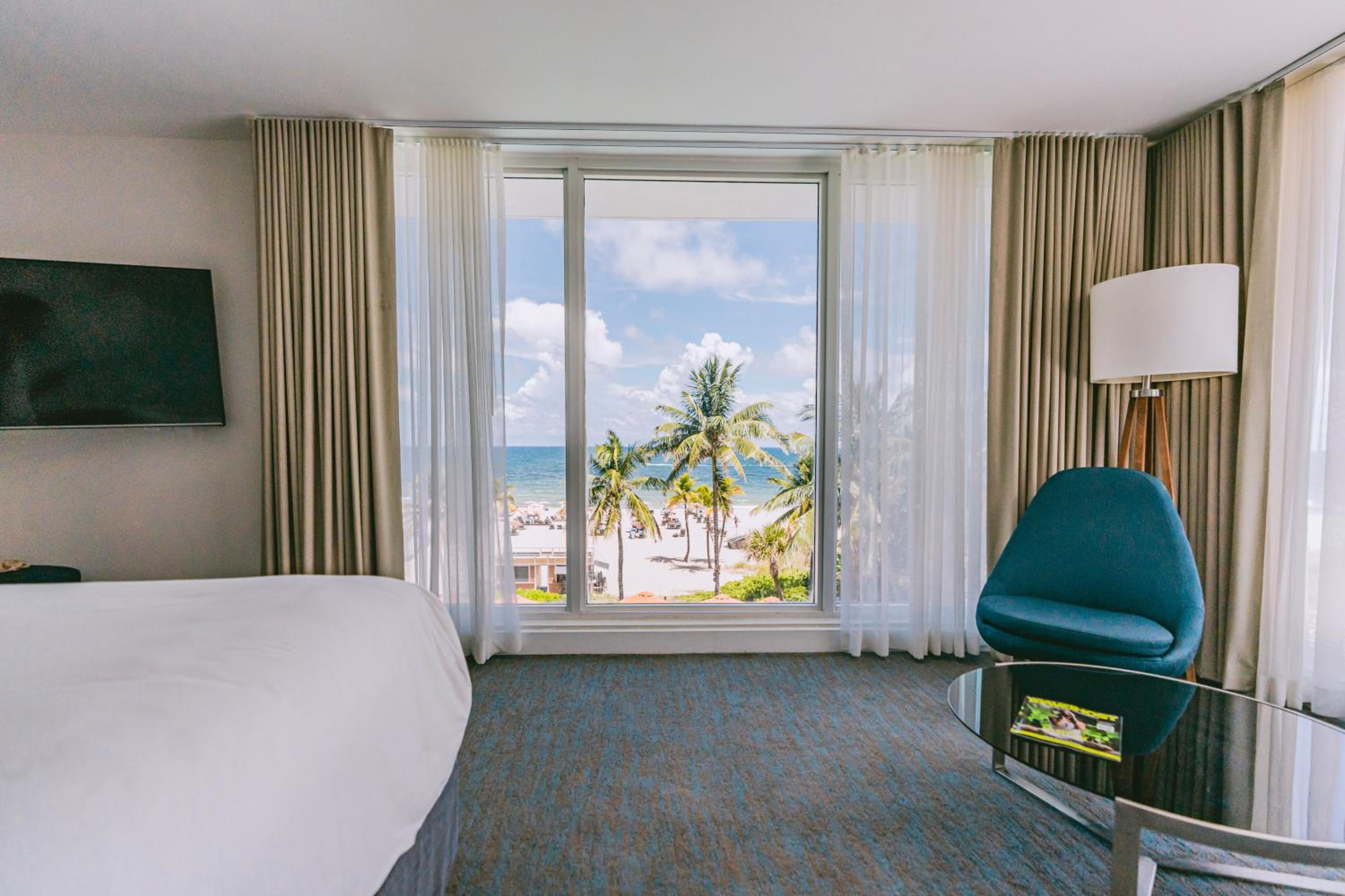 Deluxe One-Bedroom Apartment with Ocean View photo 2