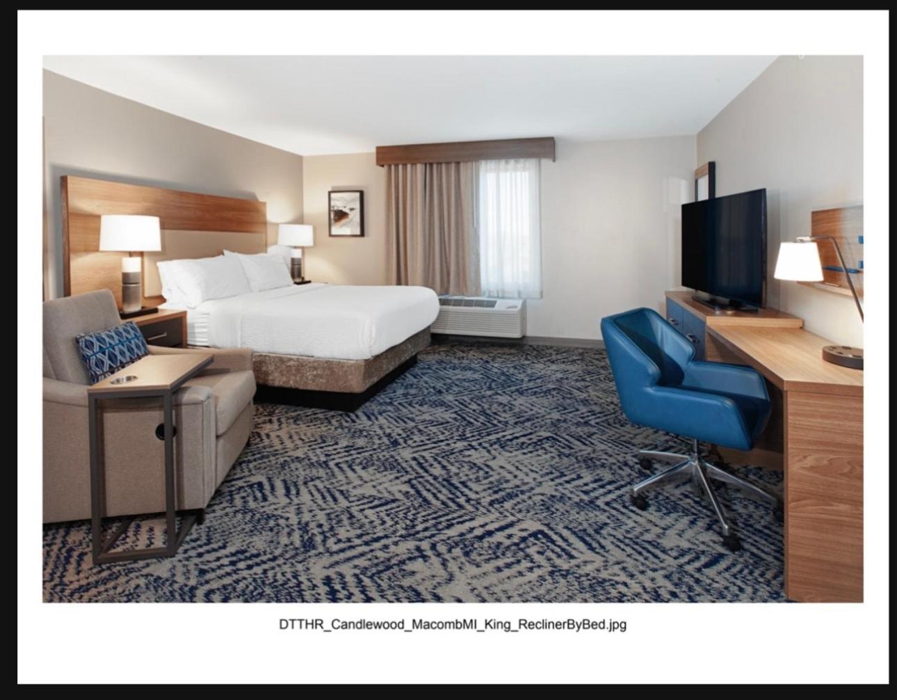Studio Suite with Two Queen Beds - Photo 3