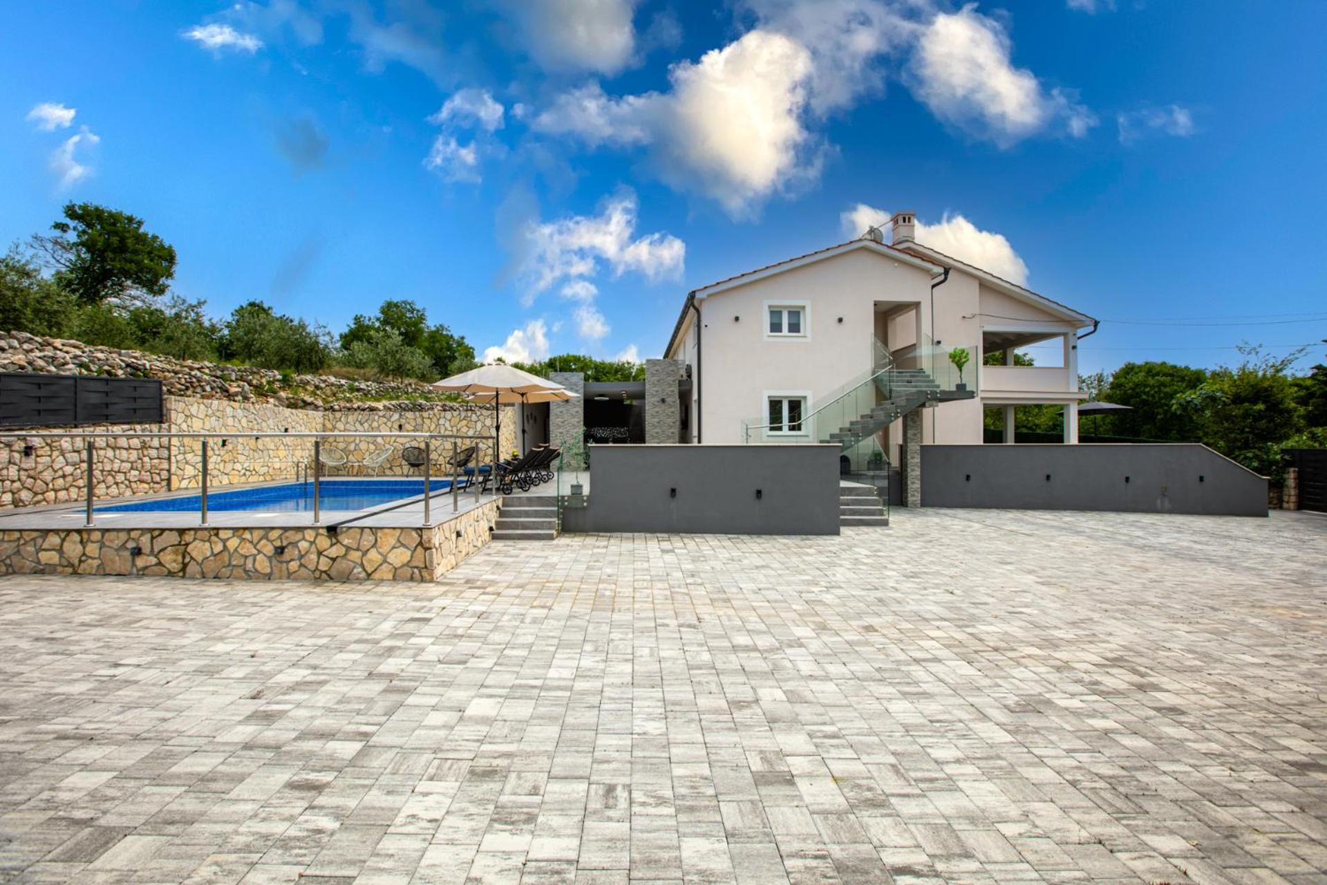 Villa photo 2