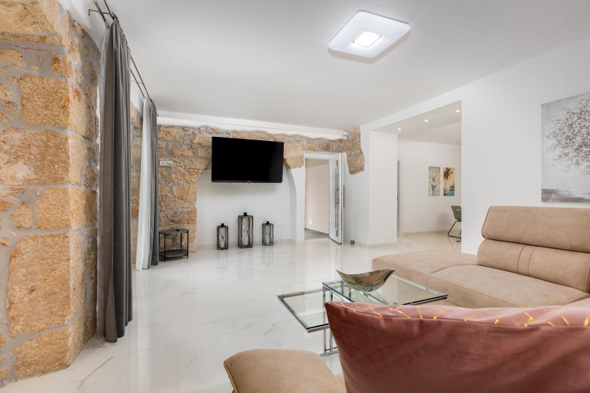 Villa photo 1