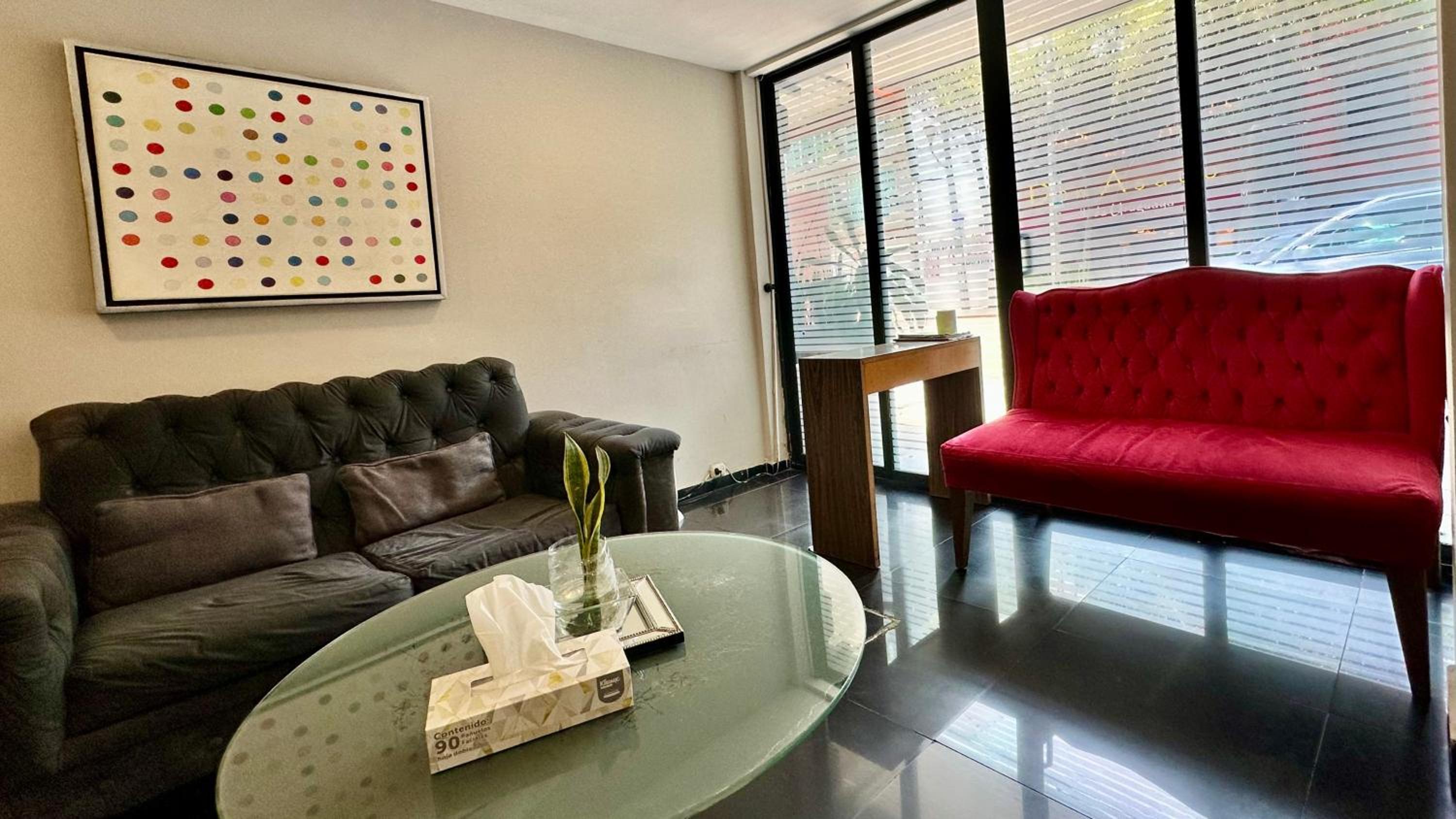 Deluxe Queen Suite - Photo 17