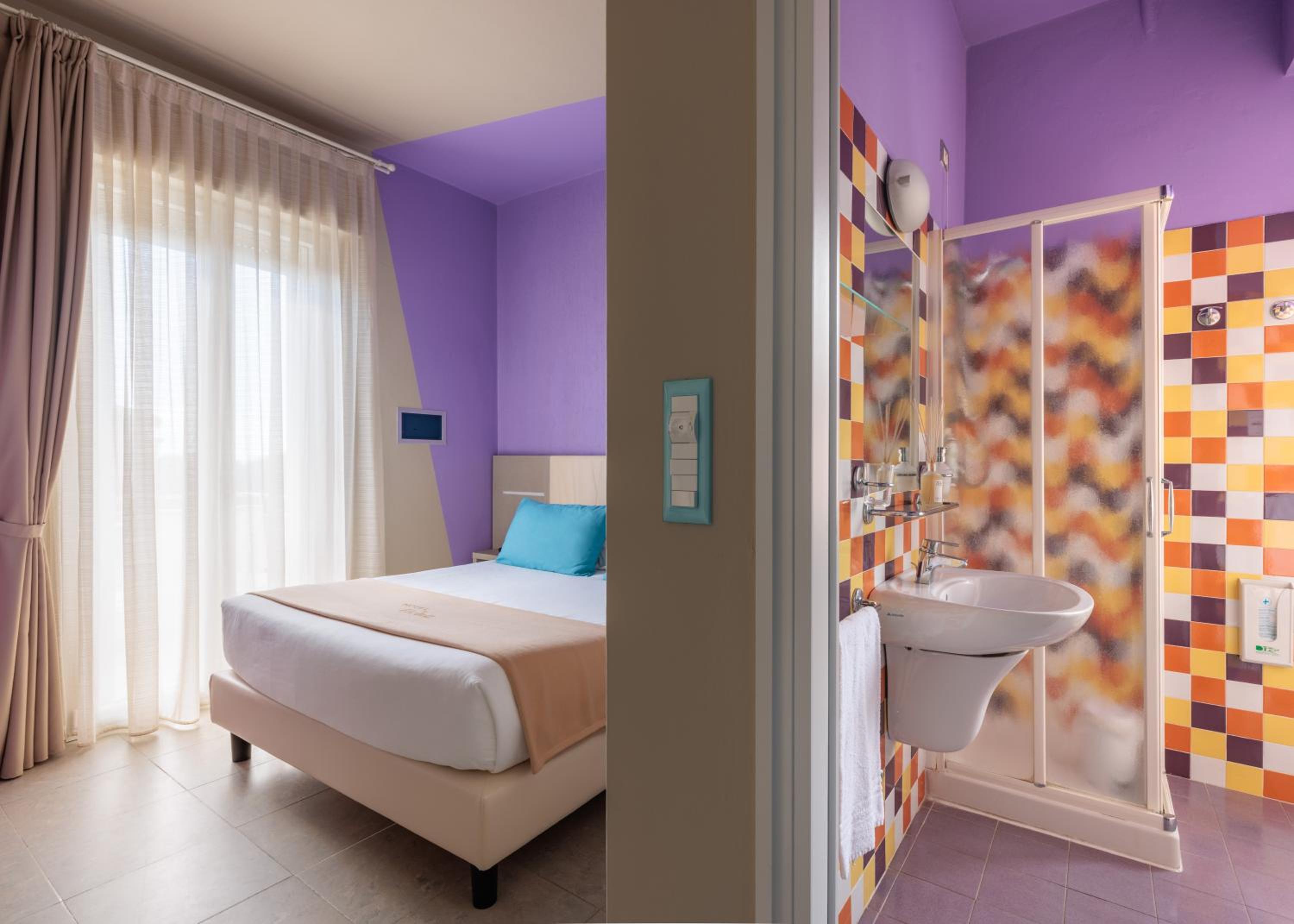 Double Room with Balcony and Sea View - Photo 3