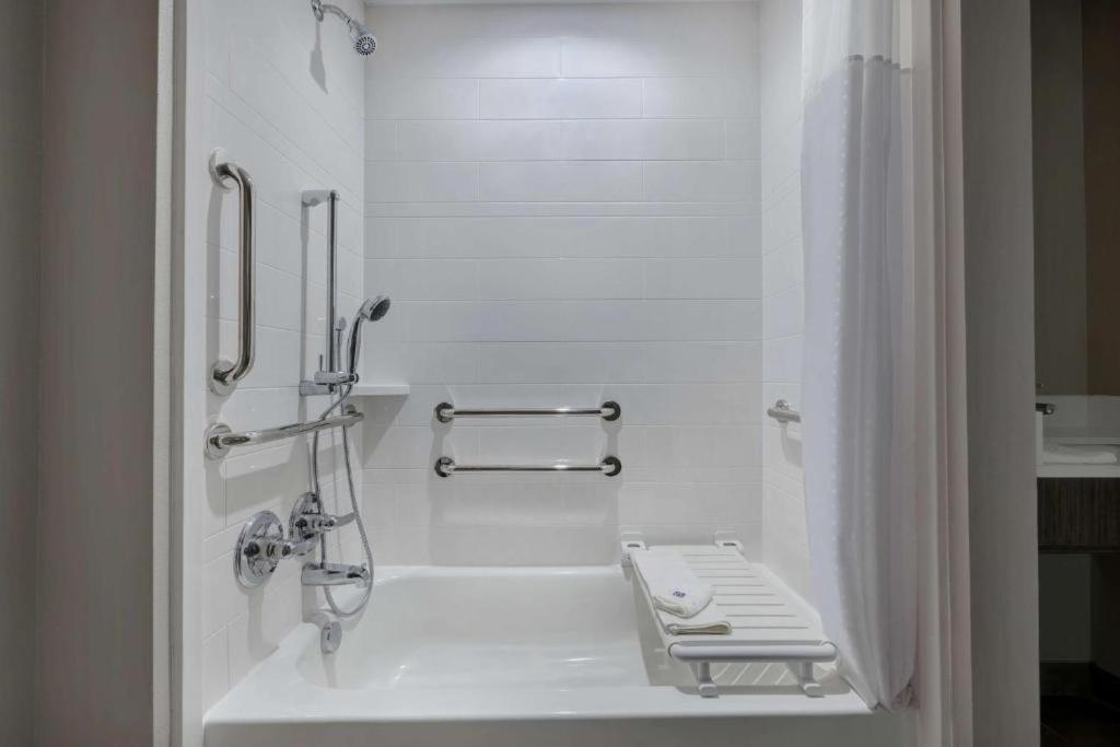 King Room - Disability Access - Photo 5