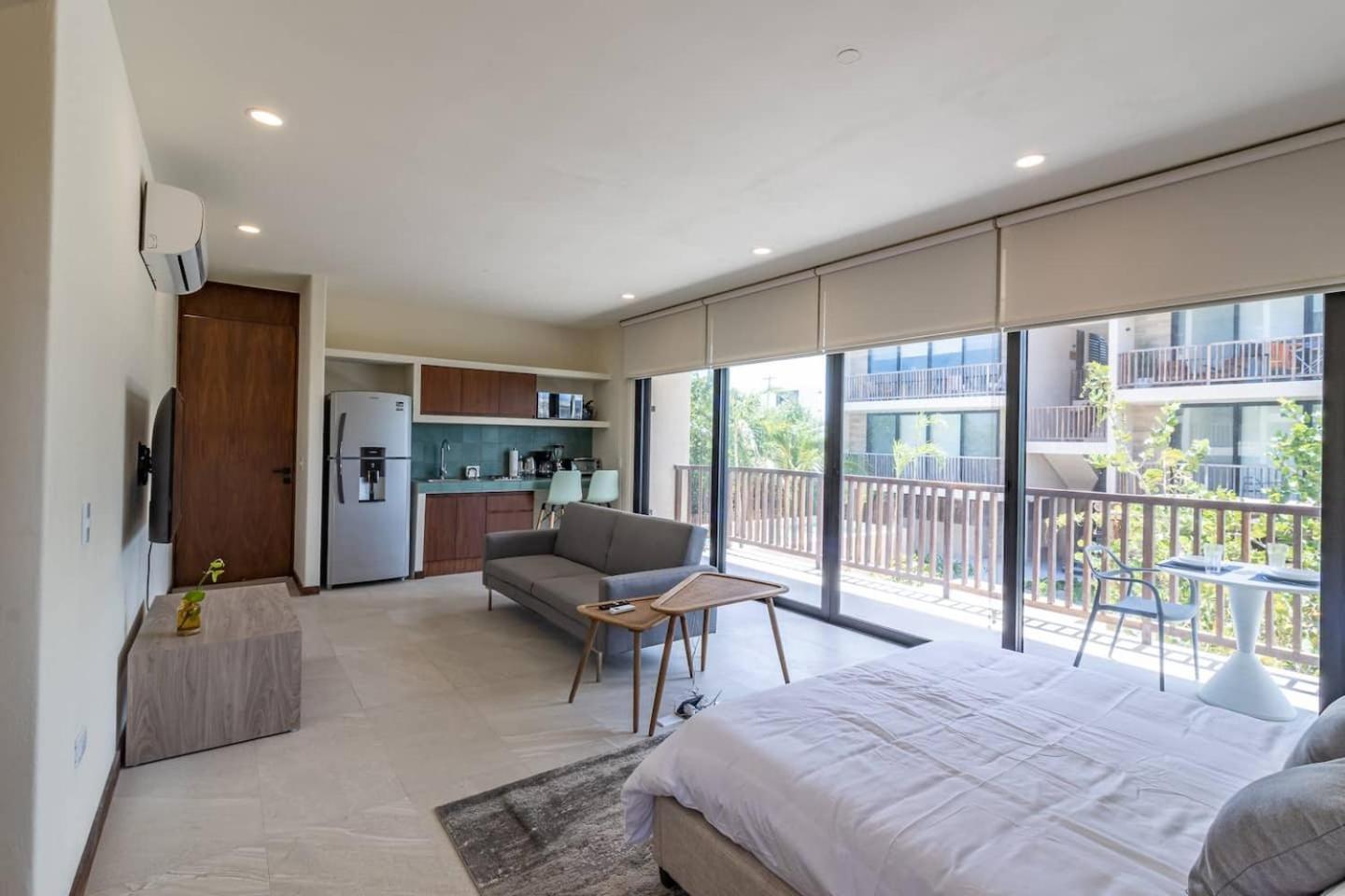 Studio with Pool View photo 1