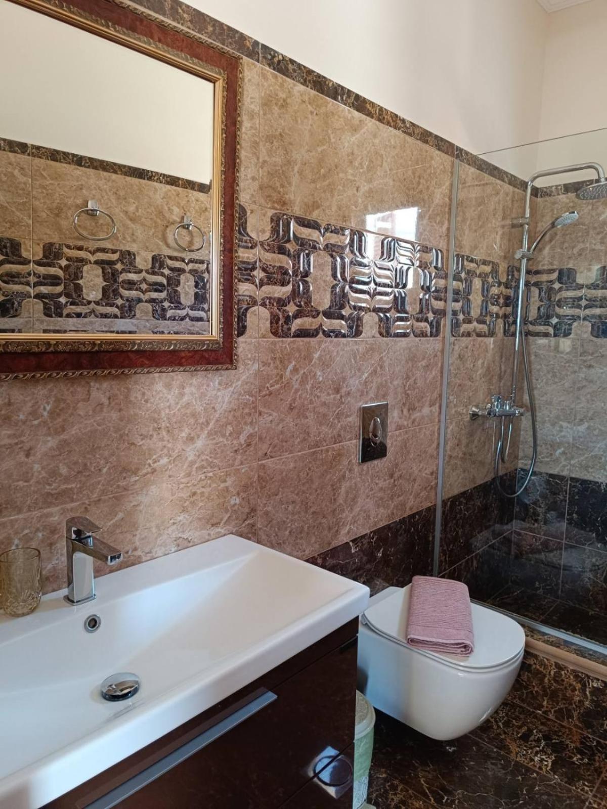 Deluxe One-Bedroom Apartment with Ocean View