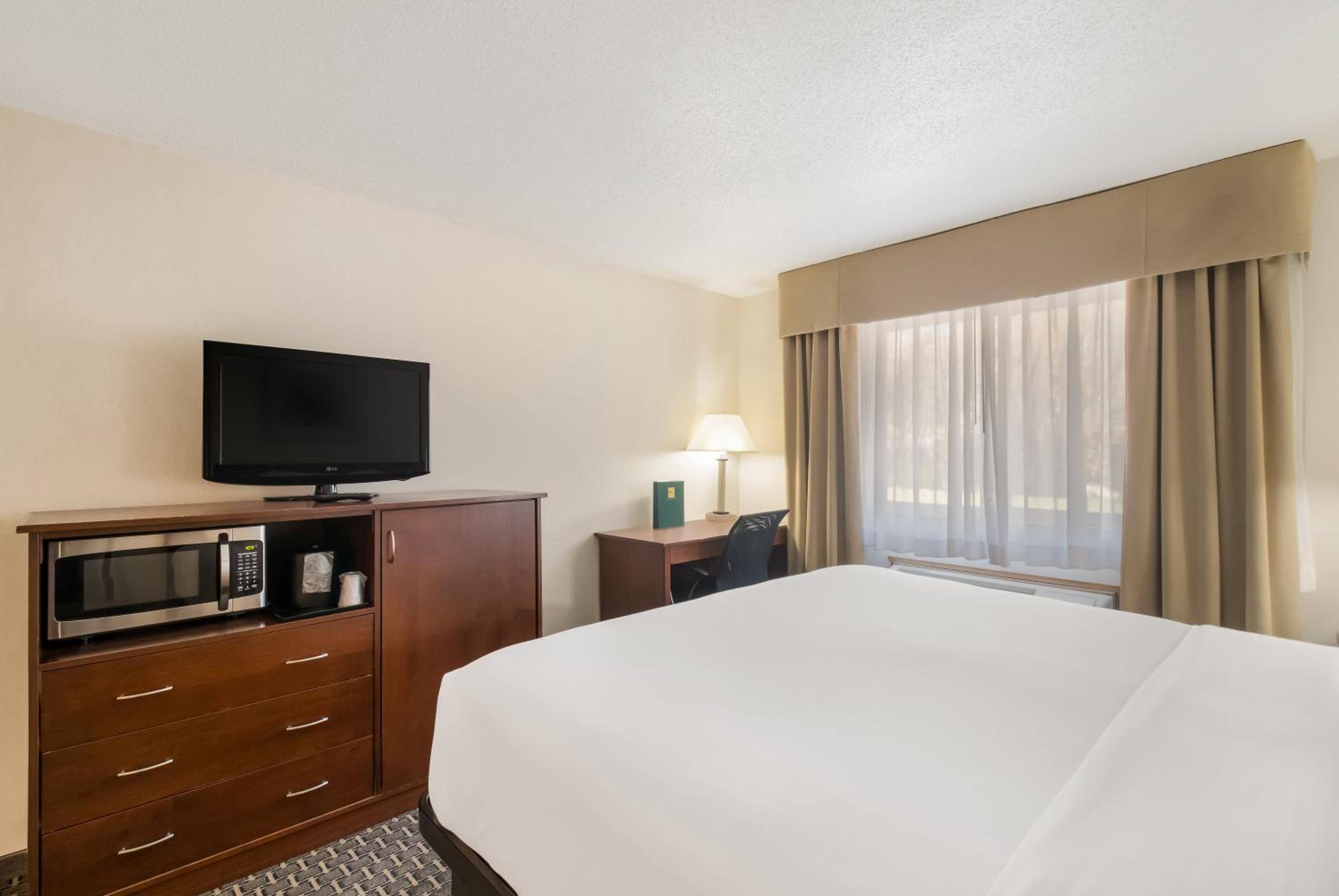 King Room - Non-Smoking - Photo 1