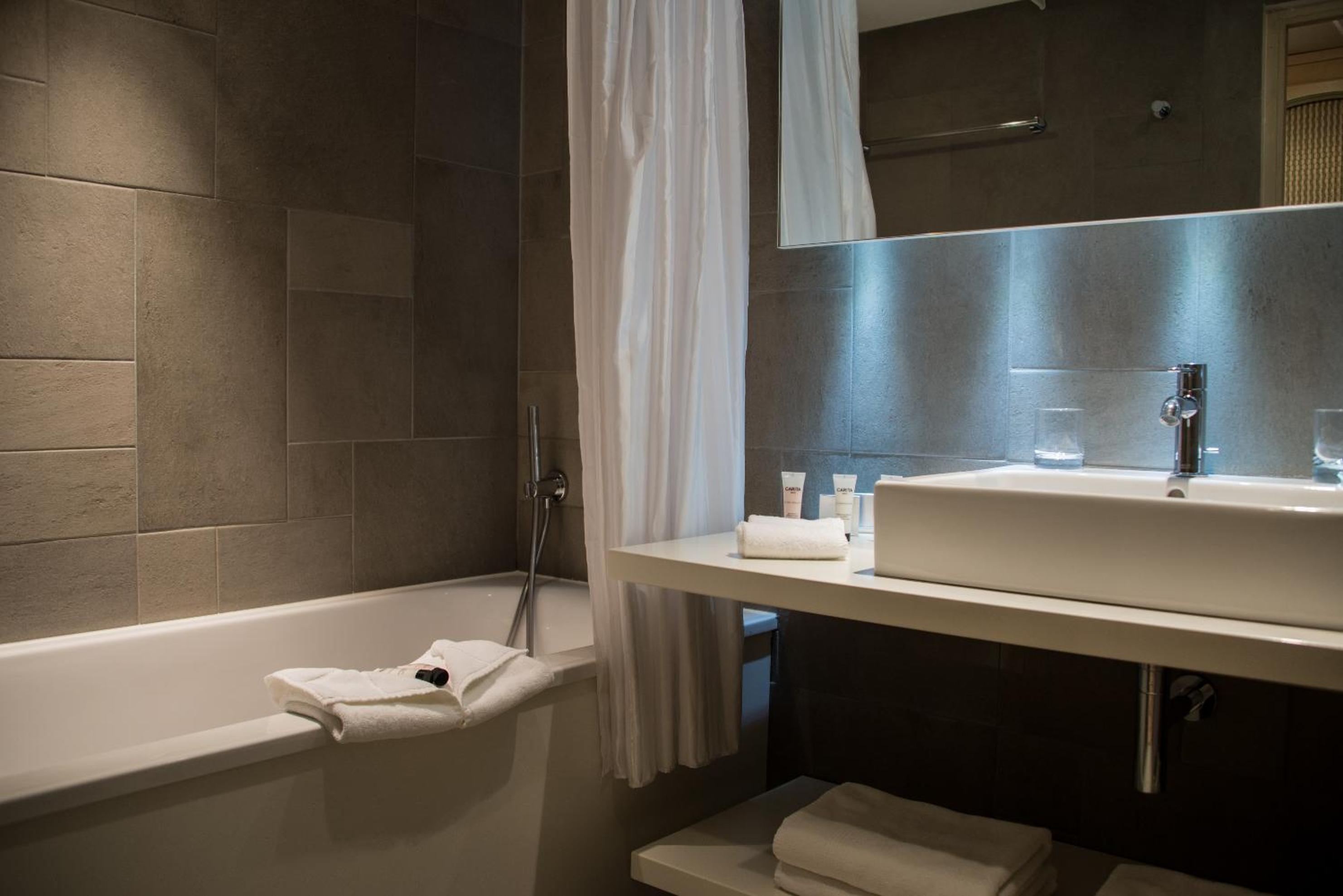 Chambre Double Confort avec Baignoire Chambre Double Confort avec Baignoire