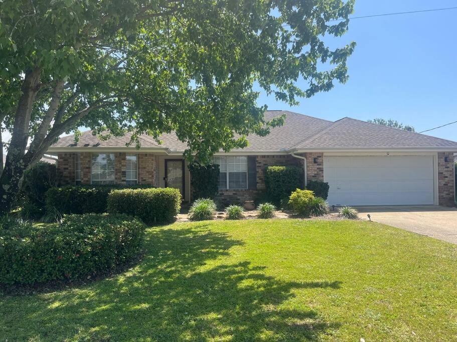 Three-Bedroom House photo 2