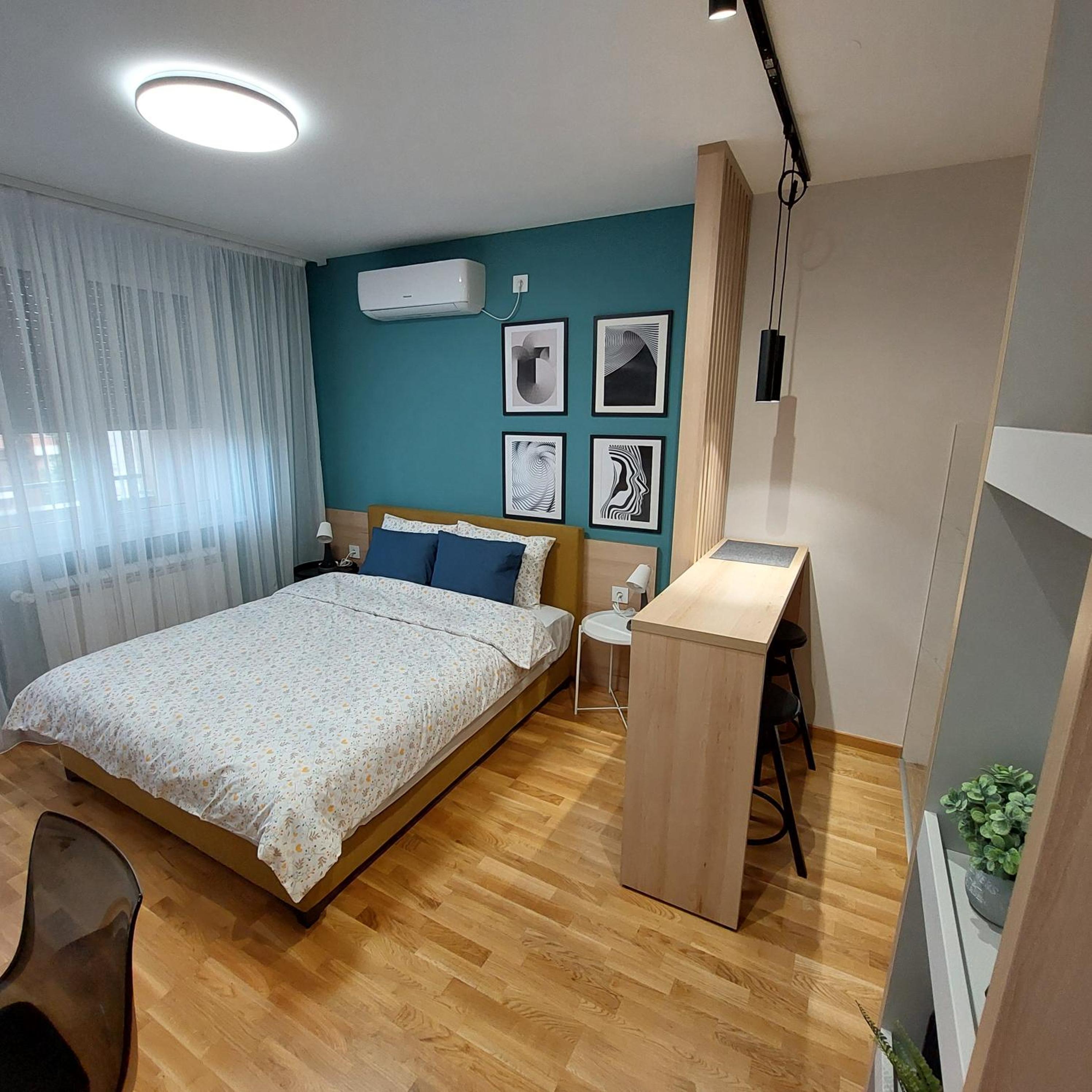 One-Bedroom Apartment photo 1