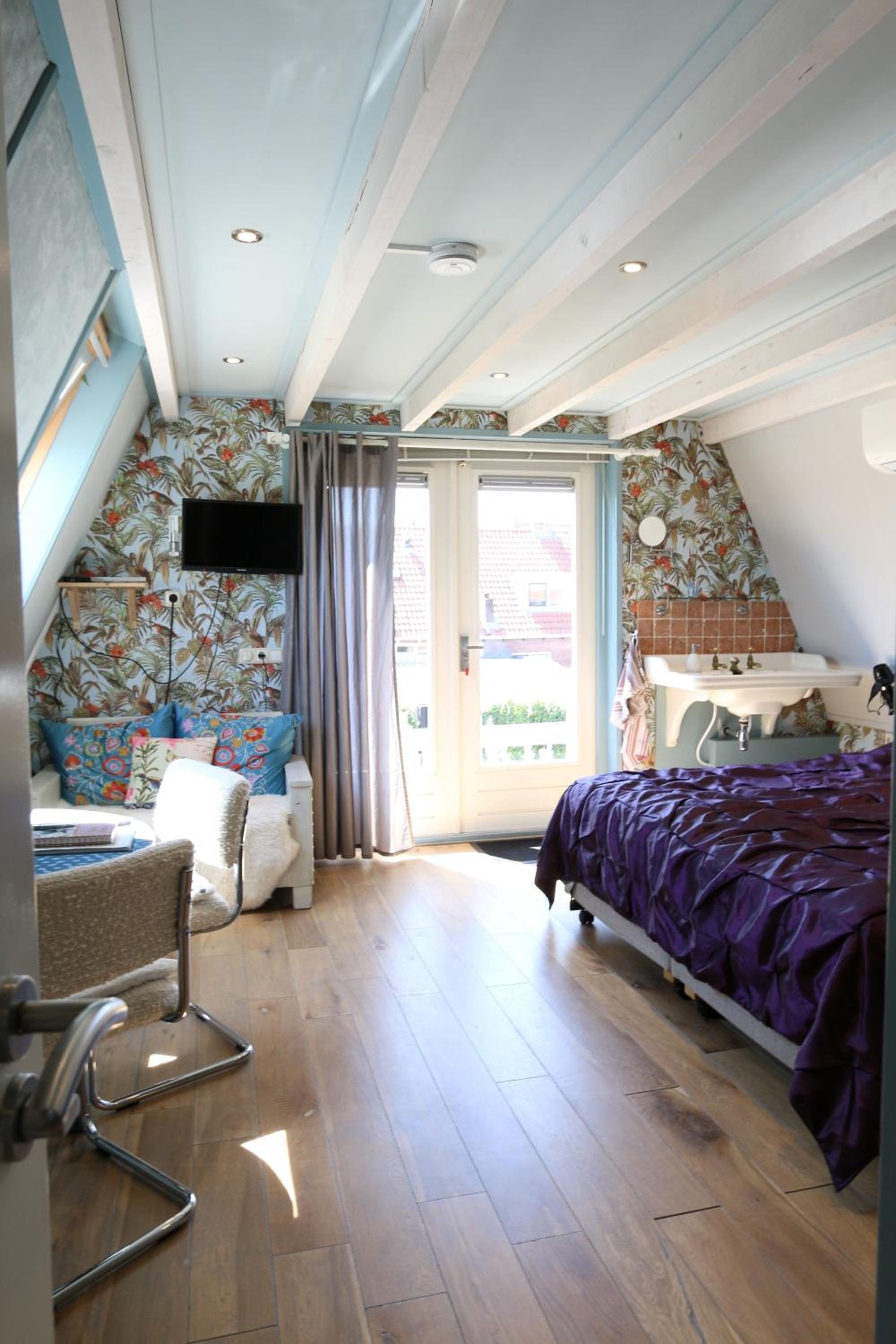 Double Room with Balcony - Photo 8