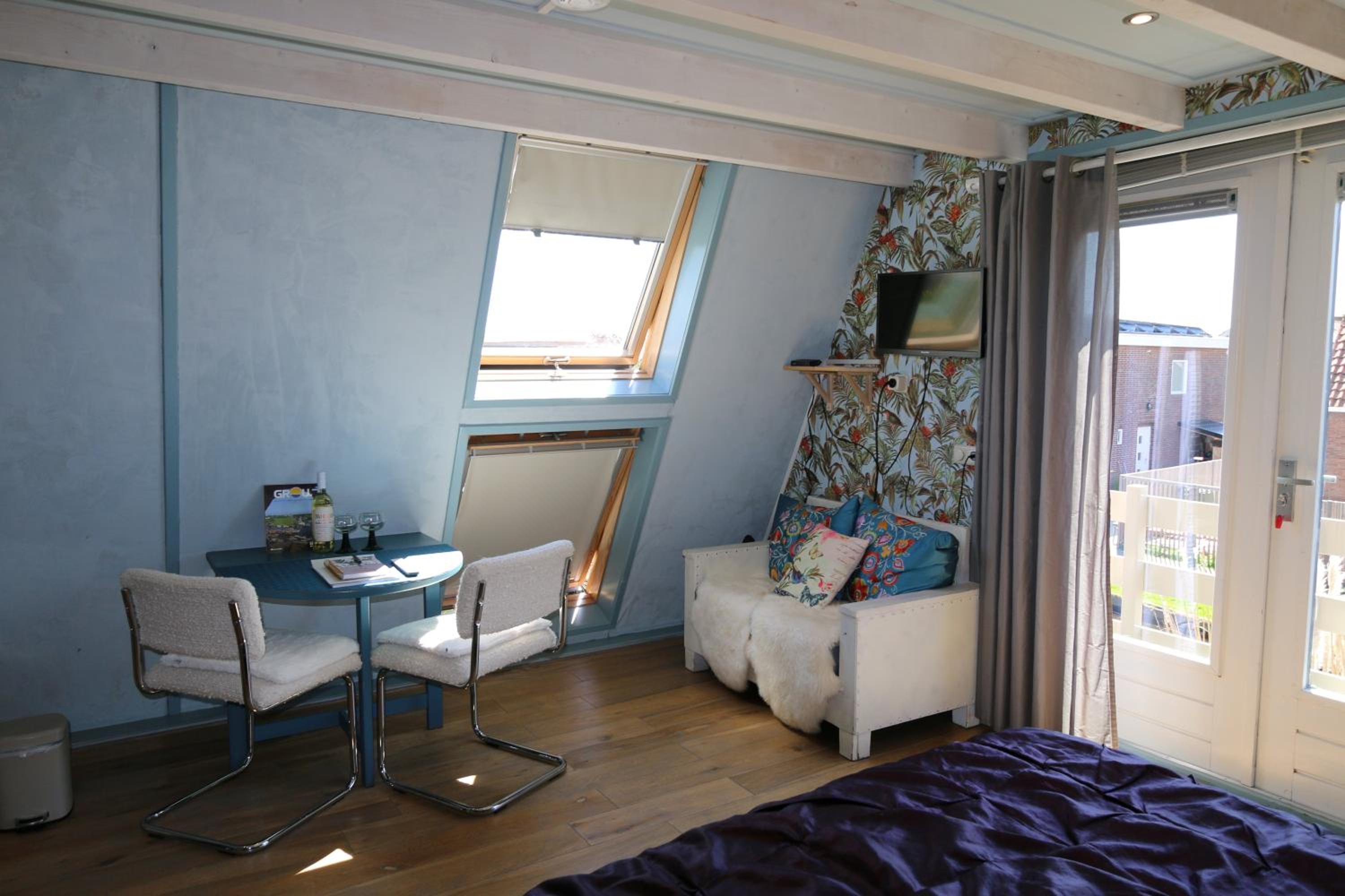 Double Room with Balcony - Photo 15