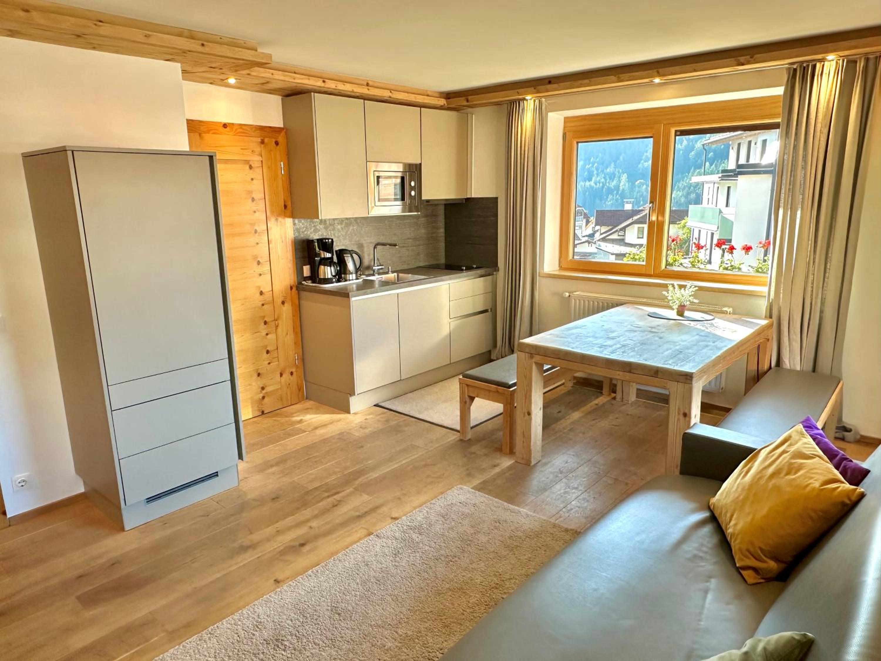 Apartment with Mountain View - Photo 5