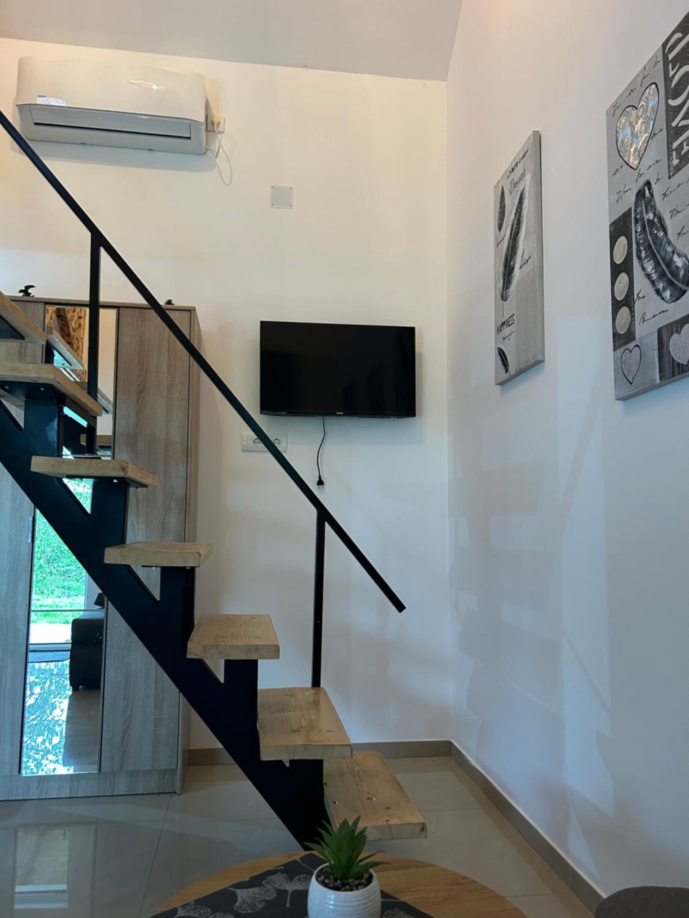 Studio - Split Level photo 3